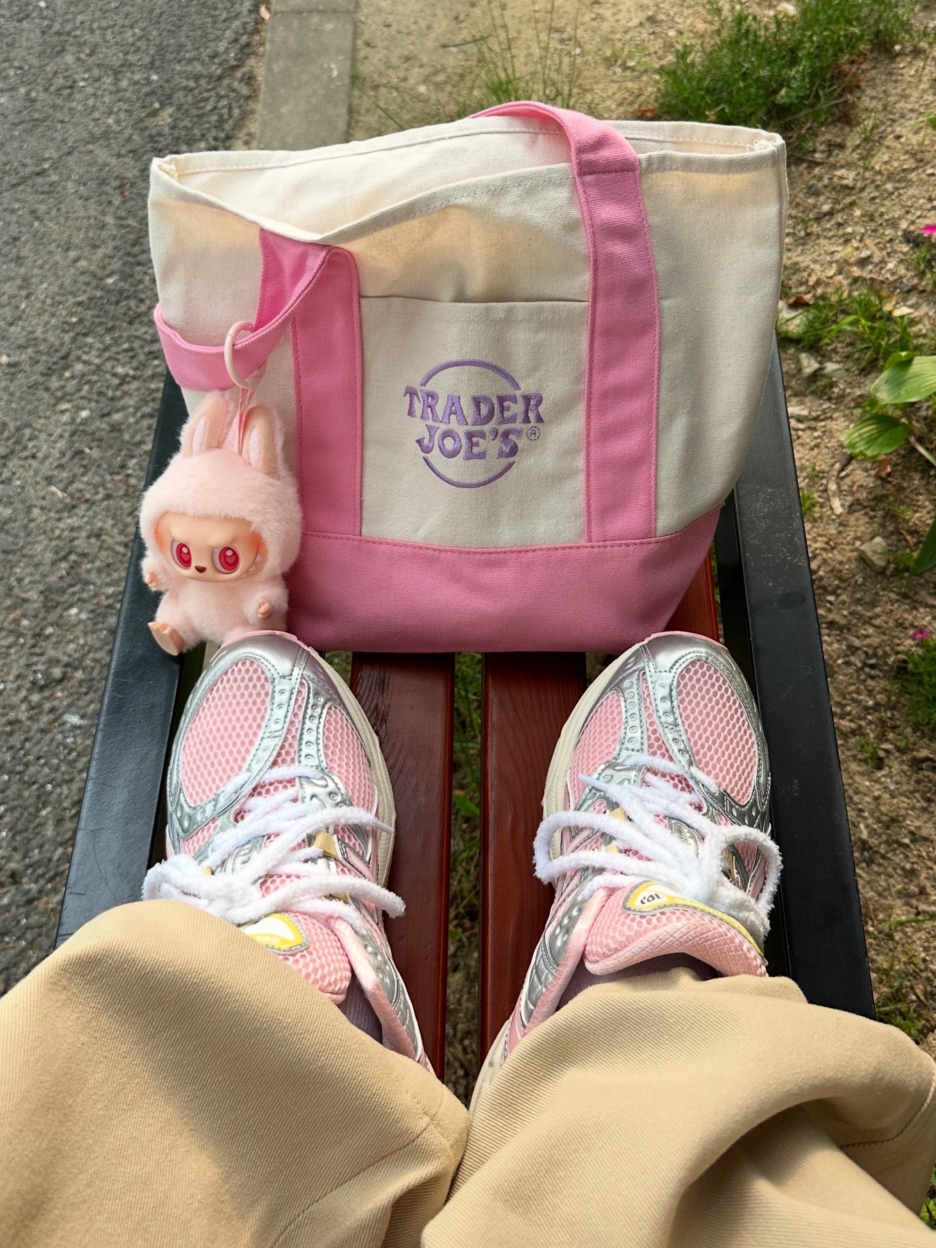 Asics x Atmos x Vandy The Pink Gel-Nimbus 10.1 Banana Split Strawberry, Pop Mart Labubu Let's Play Together Doll Series Sealed Case (1 Blind Box) 착용 스타일 - 2