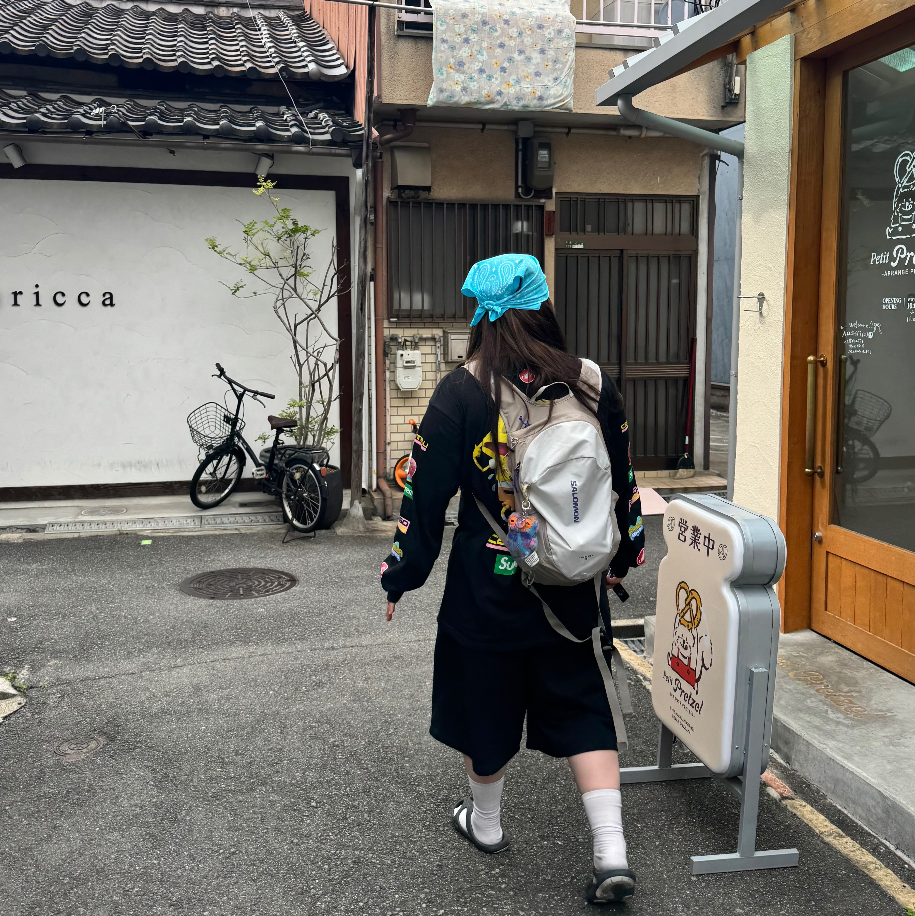Supreme x SpongeBob SquarePants Castelli Racing L/S T-Shirt Black - 25SS, Salomon Trailblazer 10 Grey 착용 스타일 - 1