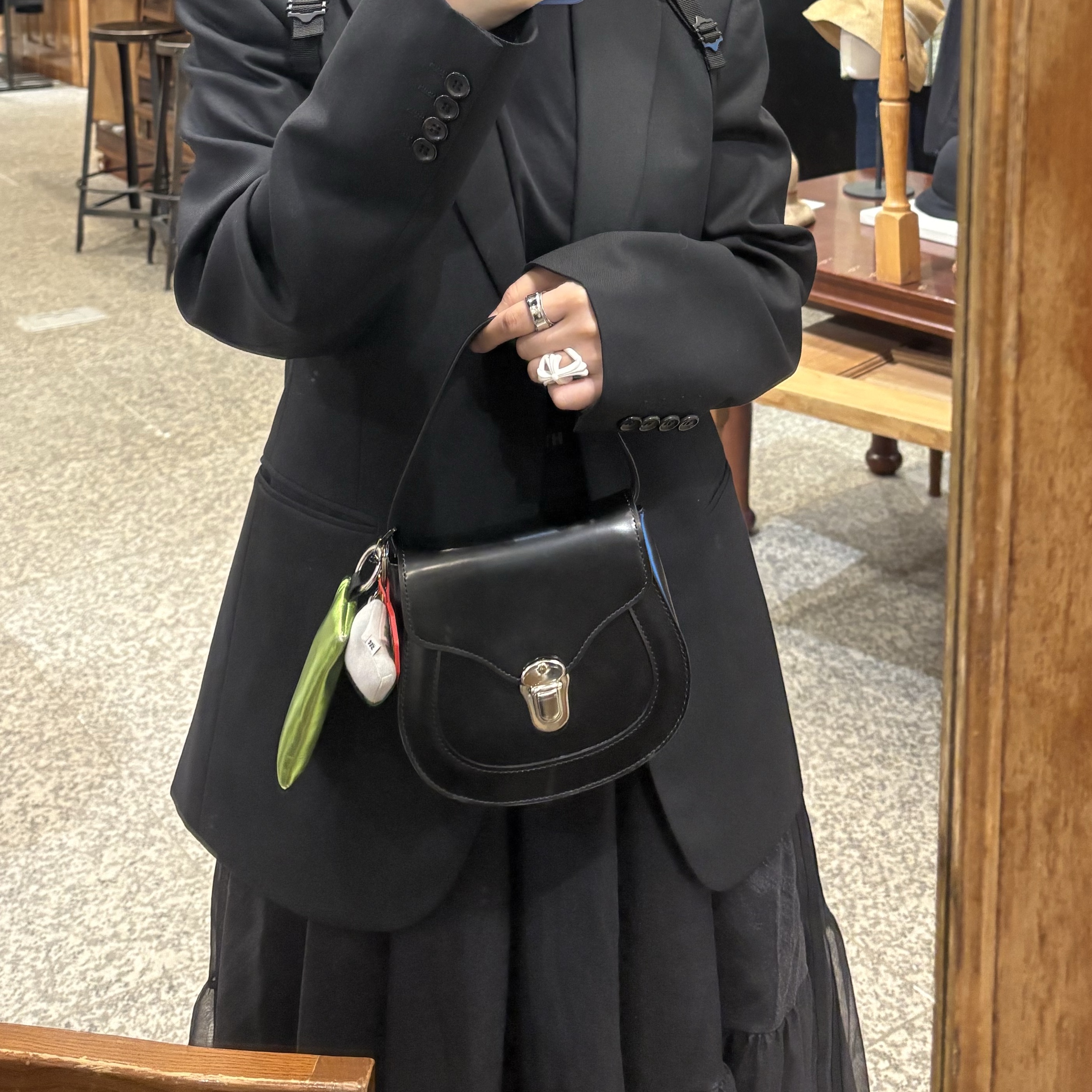 Comme des Garcons Fold Over Top Mini Bag Black, Chrome Hearts Silichrome Infinity CH Cross Ring White - 2022/2023 착용 스타일 - 4