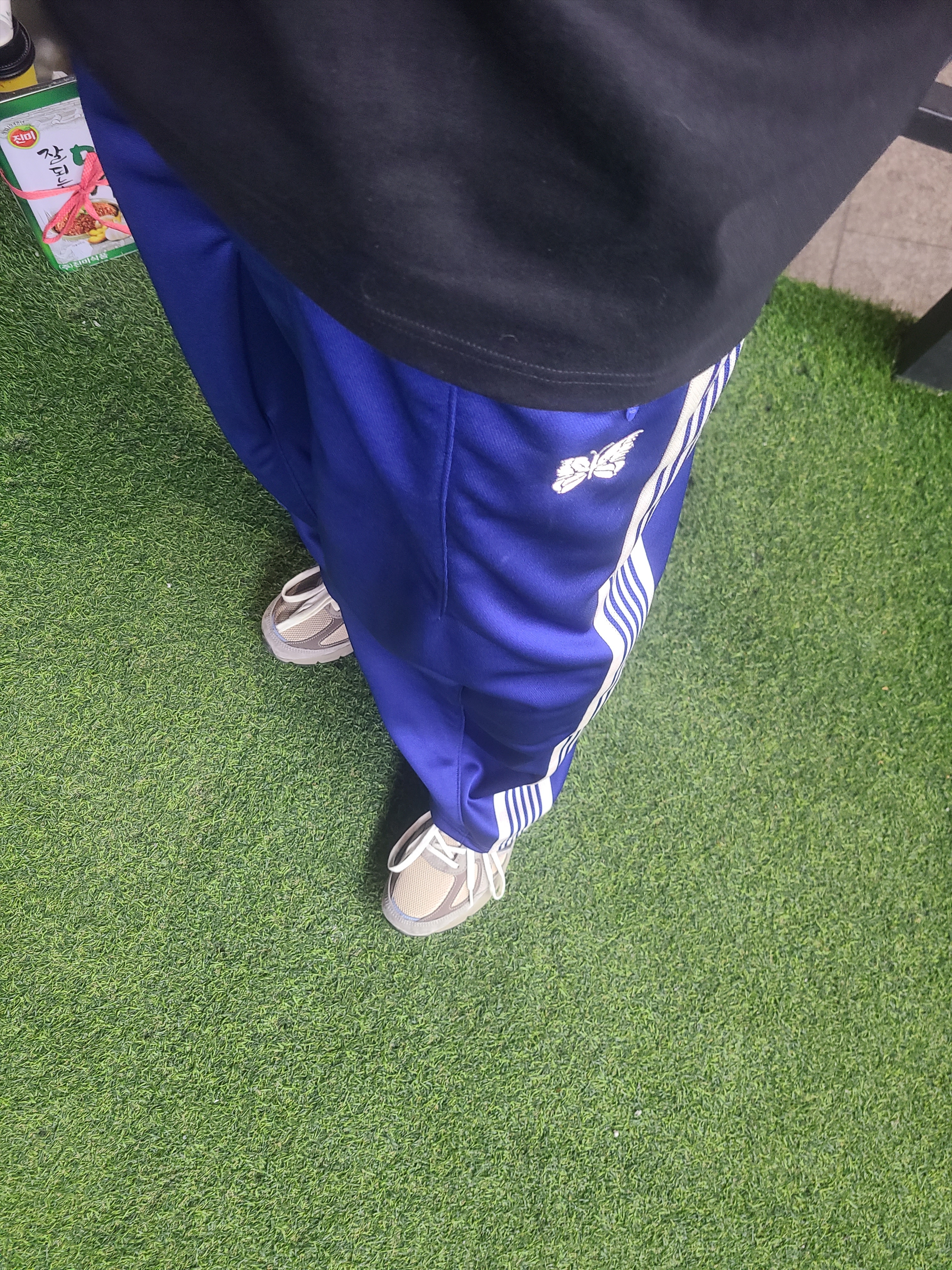 Needles H.D. Track Pants Poly Smooth Black Grey, Needles x LHP H.D. Track Pants Poly Smooth Grey 착용 스타일 - 4