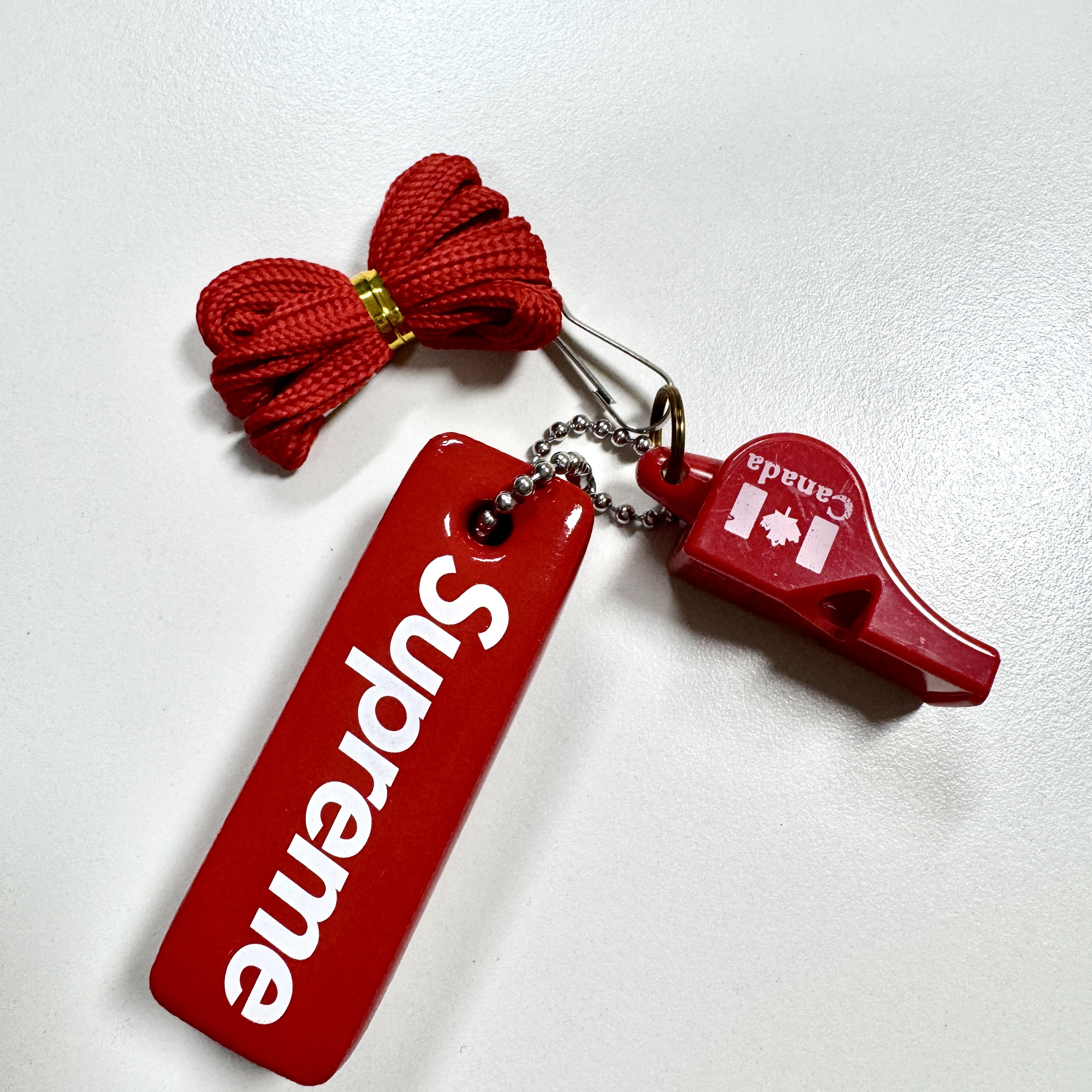 Supreme Floating Keychain Red - 23FW 착용 스타일