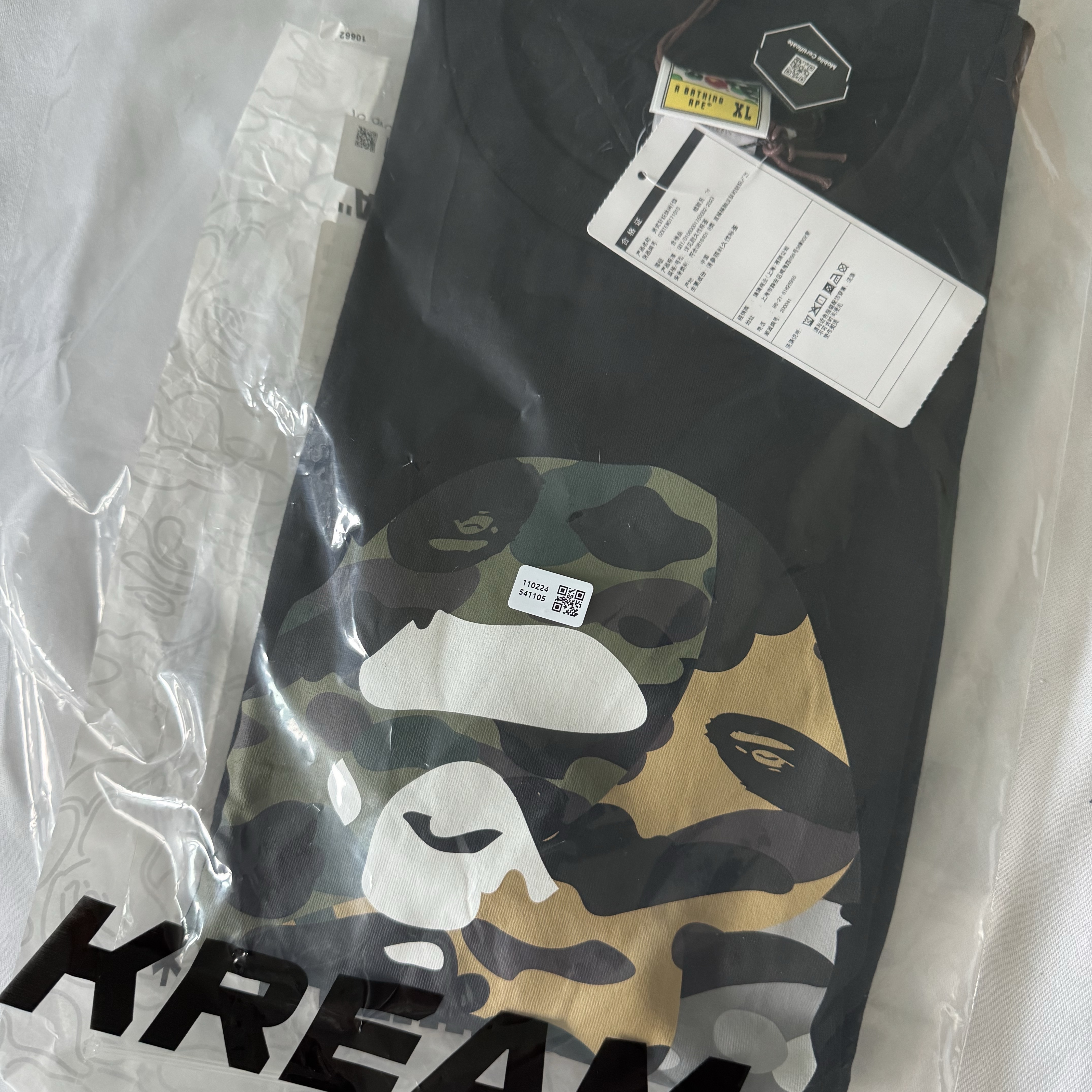BAPE 1st Camo Crazy By Bathing Ape T-Shirt Black 착용 스타일 - 1