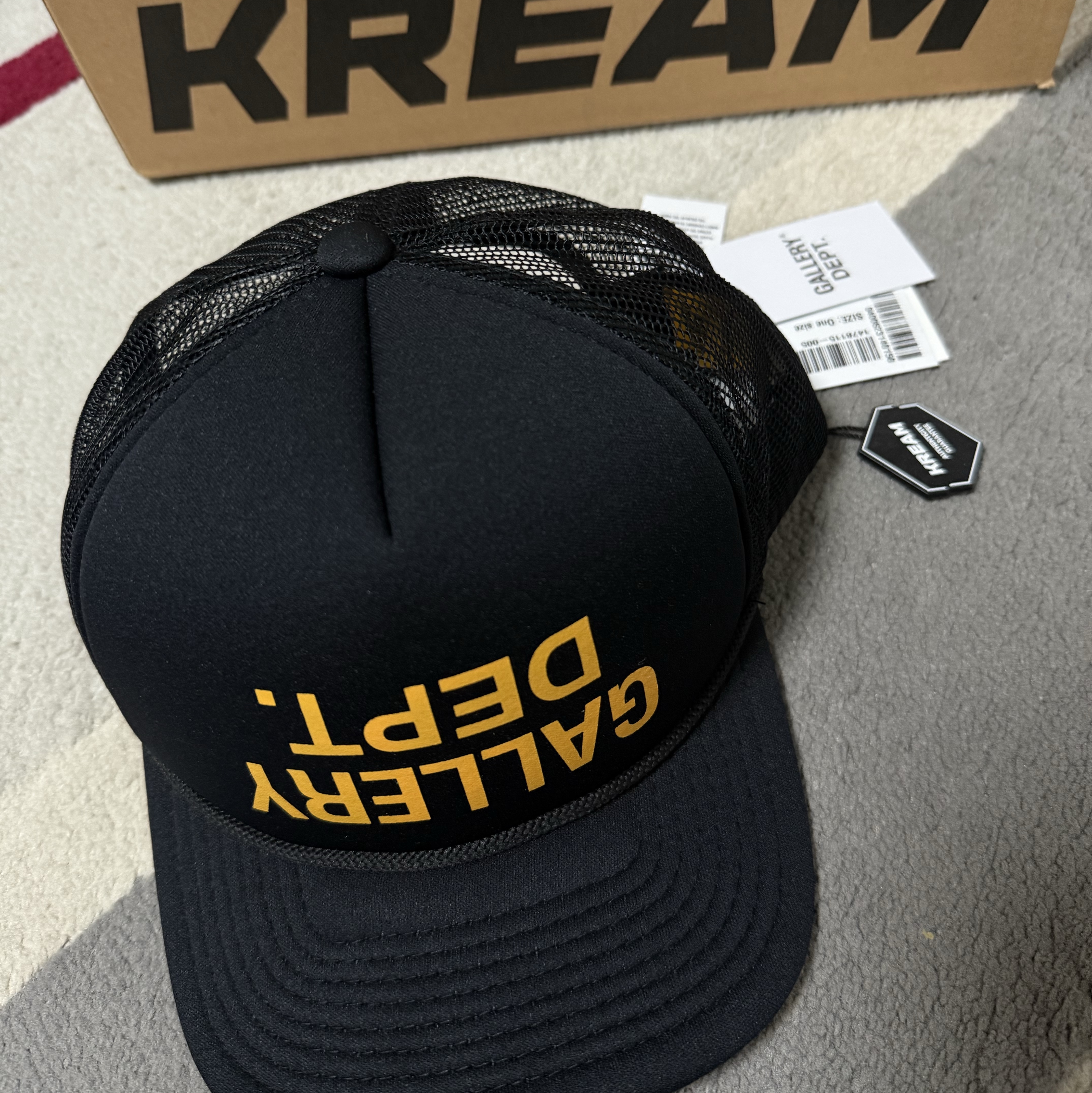Gallery Dept. Fucked Up Trucker Cap Black 착용 스타일