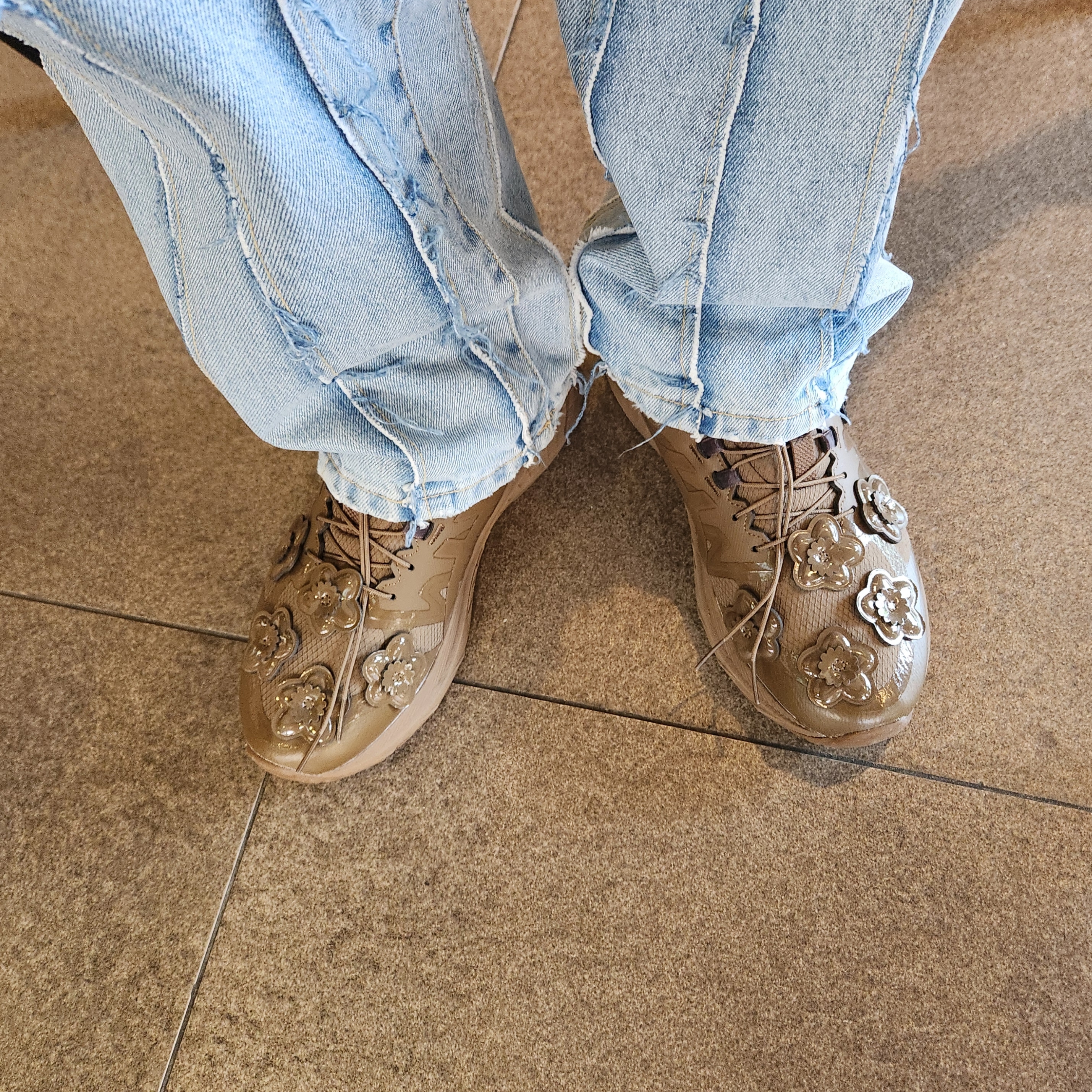 Asics x Cecilie Bahnsen Gel-Terrain Sepia 착용 스타일