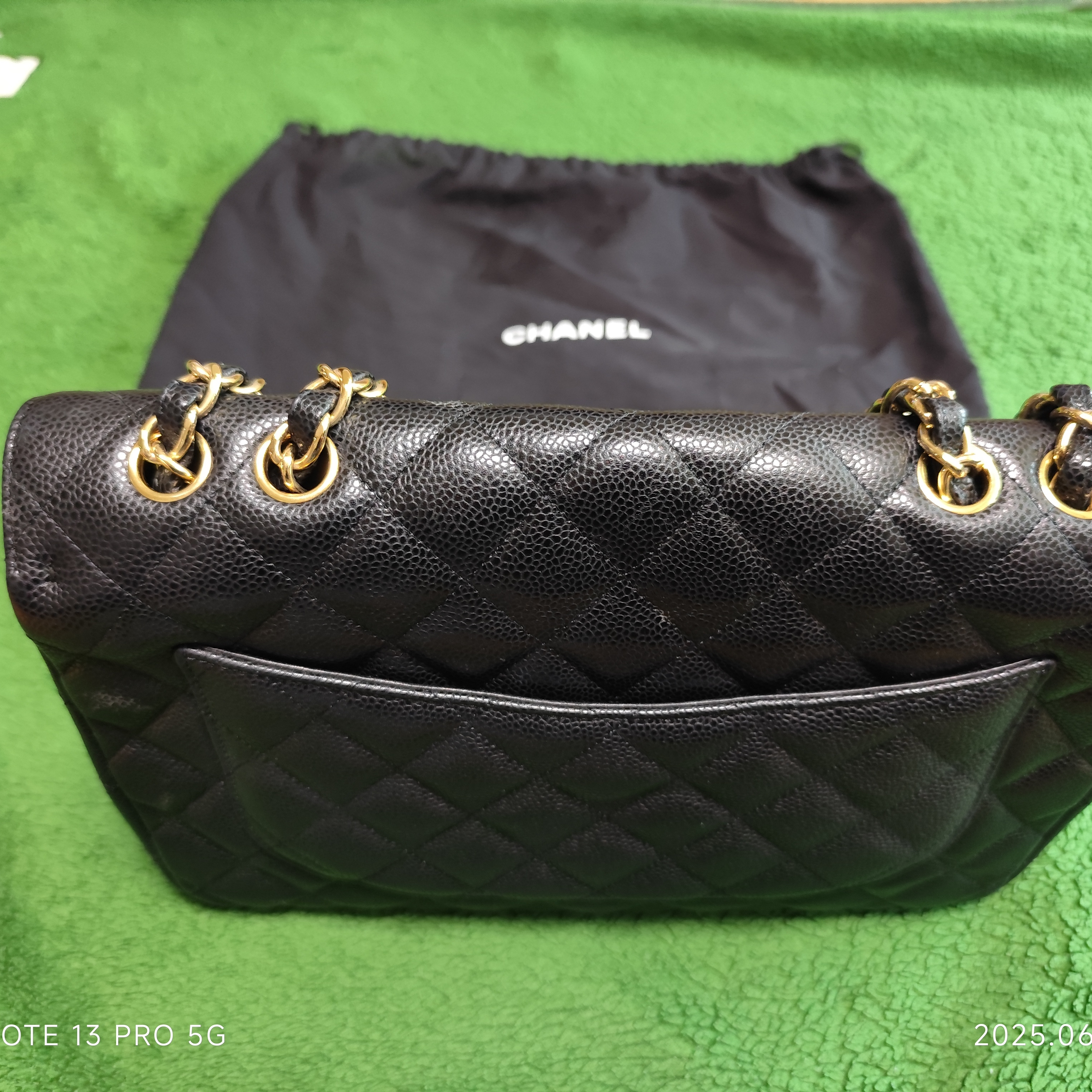 Chanel Classic 11.12 Handbag Grained Shiny Calfskin & Gold Dark Blue 착용 스타일 - 4