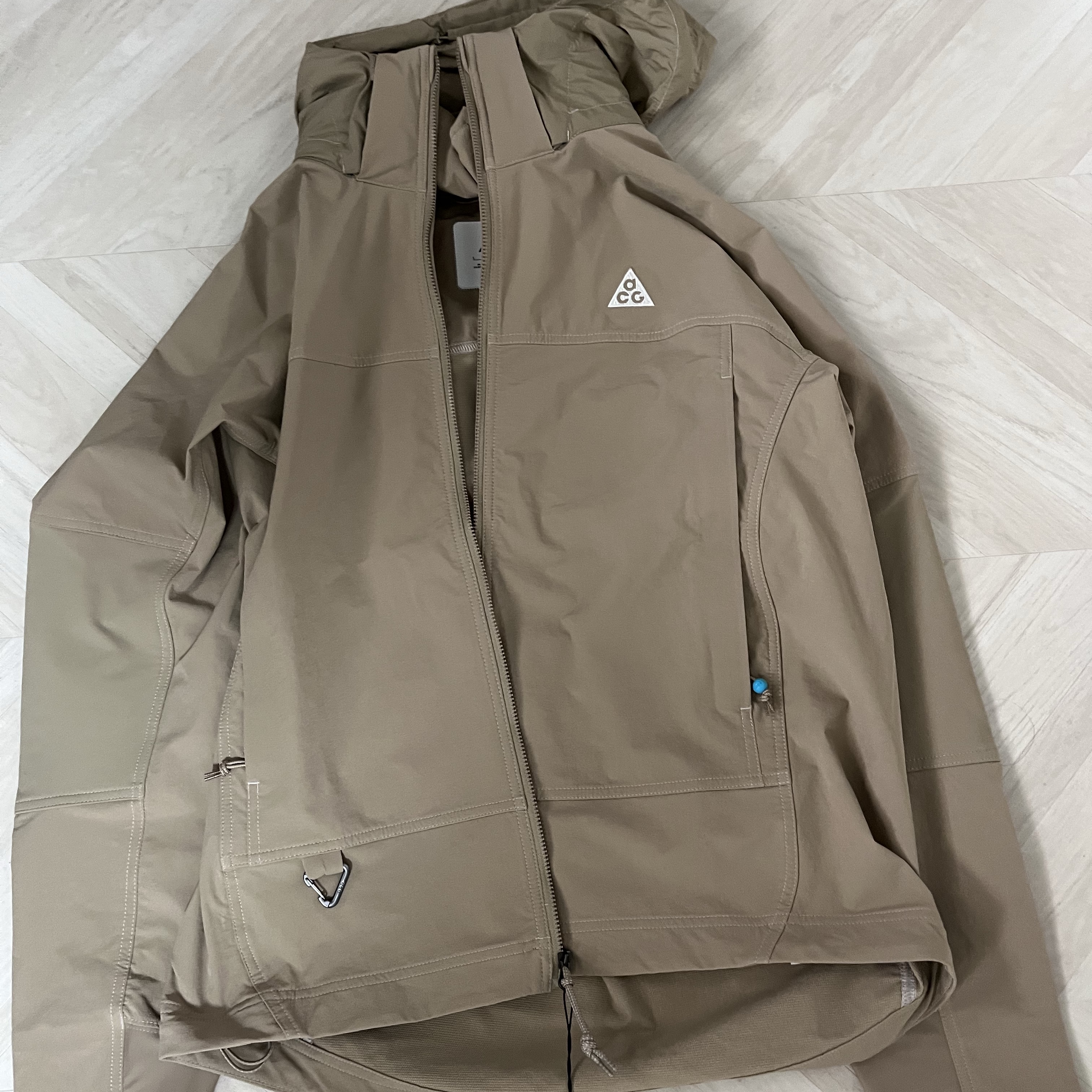 Nike ACG Sun Farer Jacket Khaki Summit White - Asia 착용 스타일 - 2