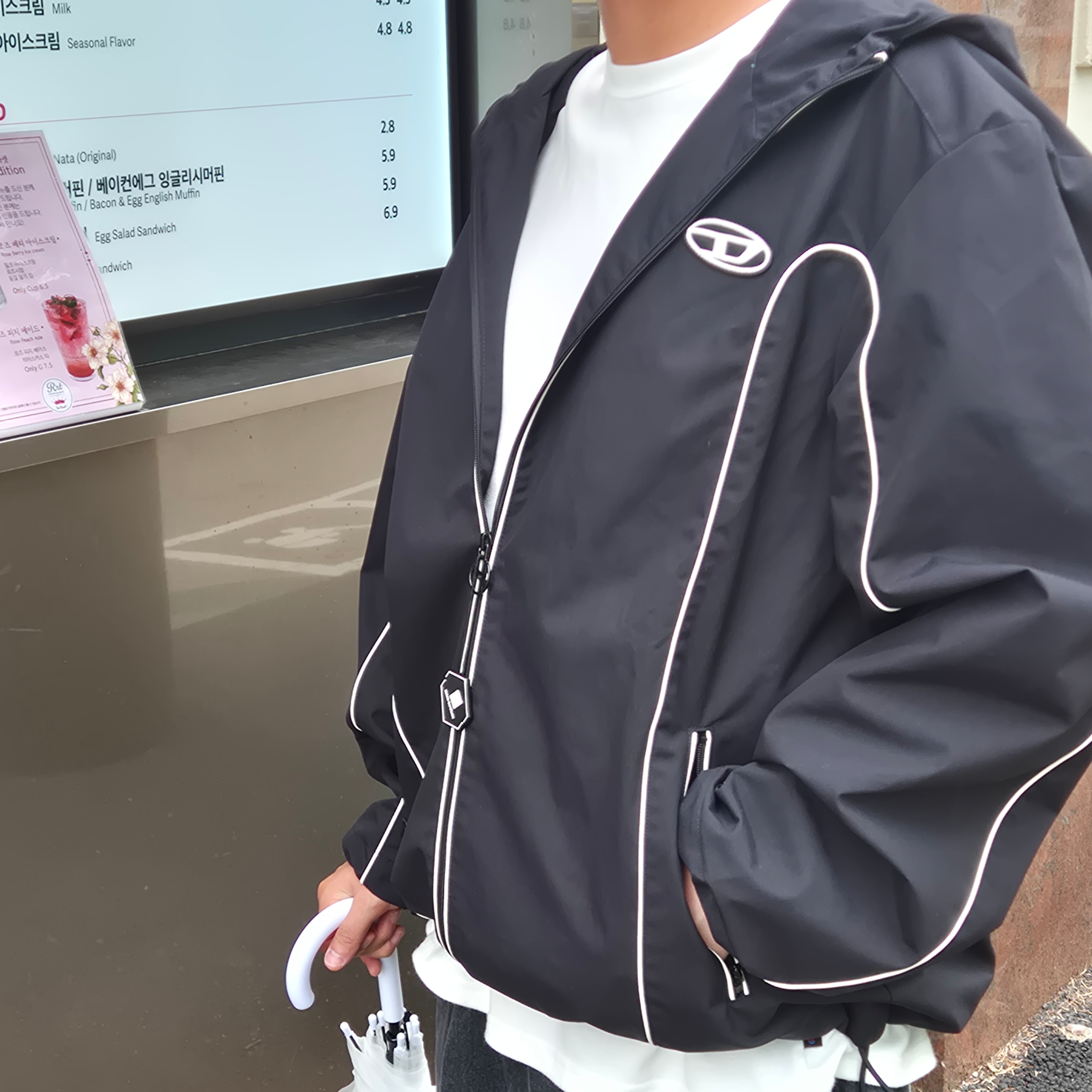 Diesel J-Hives Windbreaker with Contrast Piping Black 착용 스타일