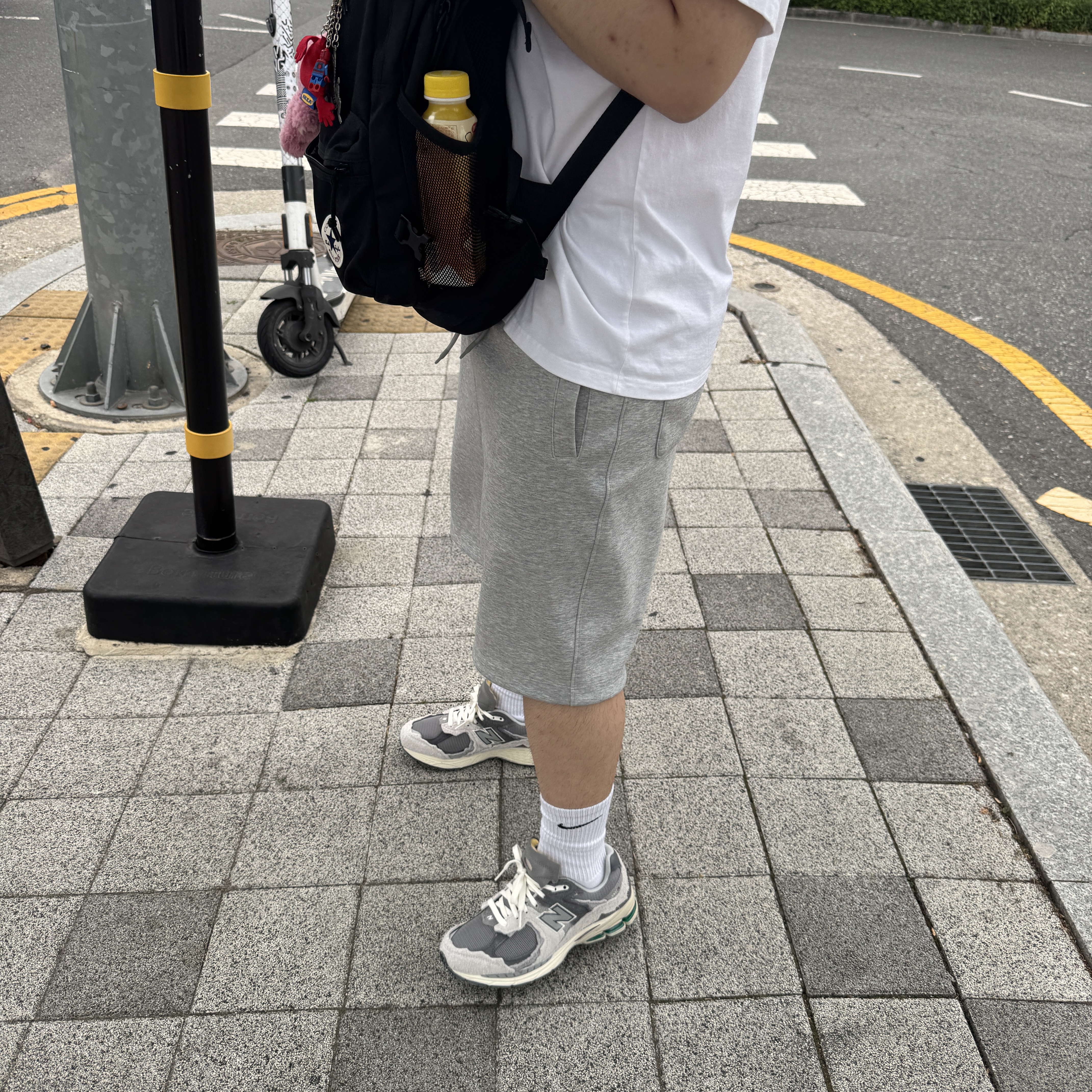 New Balance 2002R Protection Pack Rain Cloud 착용 스타일