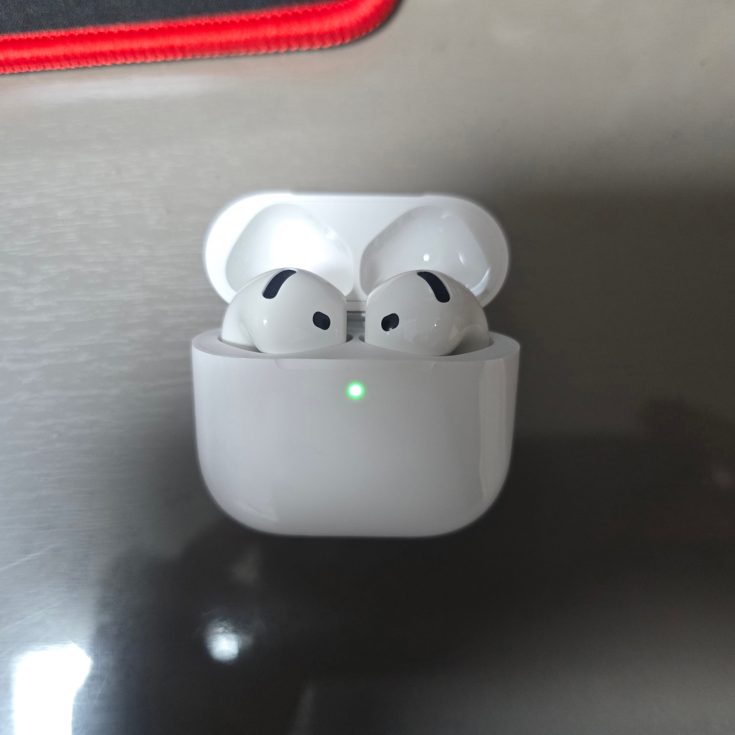 Apple AirPods 4th Gen with Active Noise Cancellation (Korean Ver.) 착용 스타일