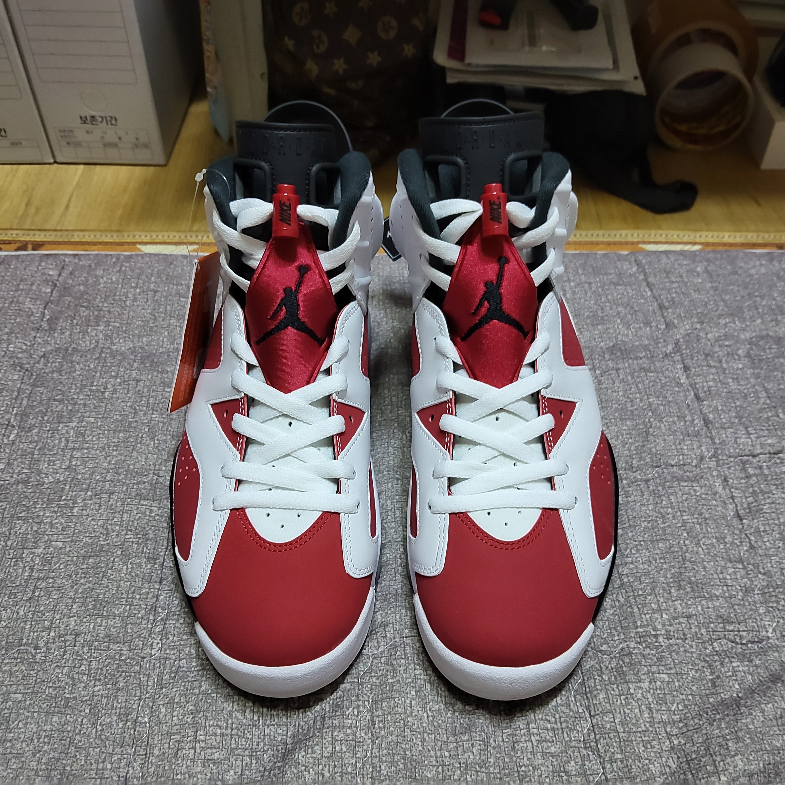 Jordan 6 Retro Carmine 2021 착용 스타일 - 2