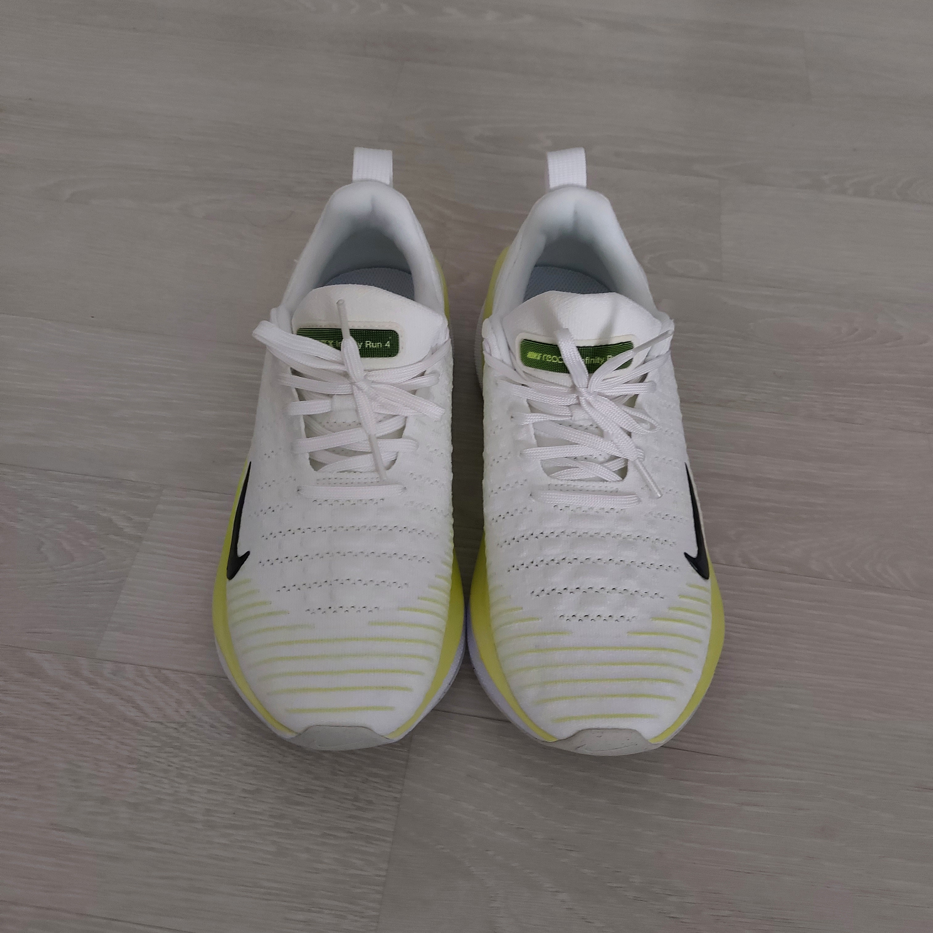 Nike ReactX Infinity Run 4 White Light Lemon Twist 착용 스타일