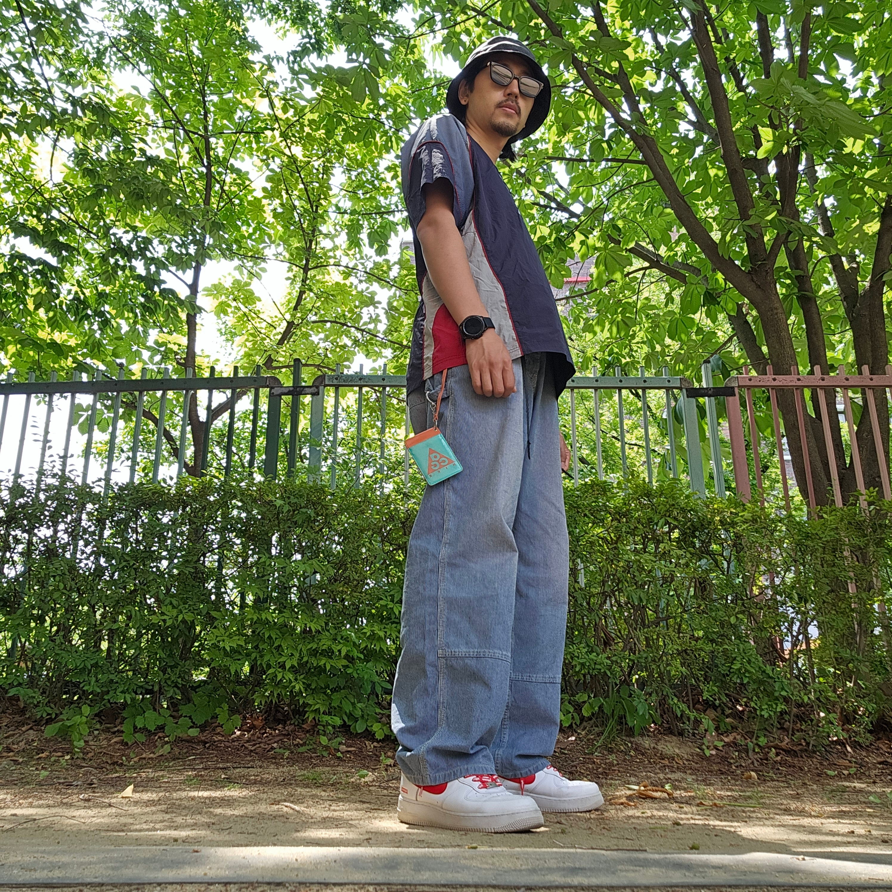Gentle Monster Matiny 01 Black Black, Nike x Supreme Air Force 1 Low White Speed Red - Shanghai Store Exclusive 착용 스타일 - 1