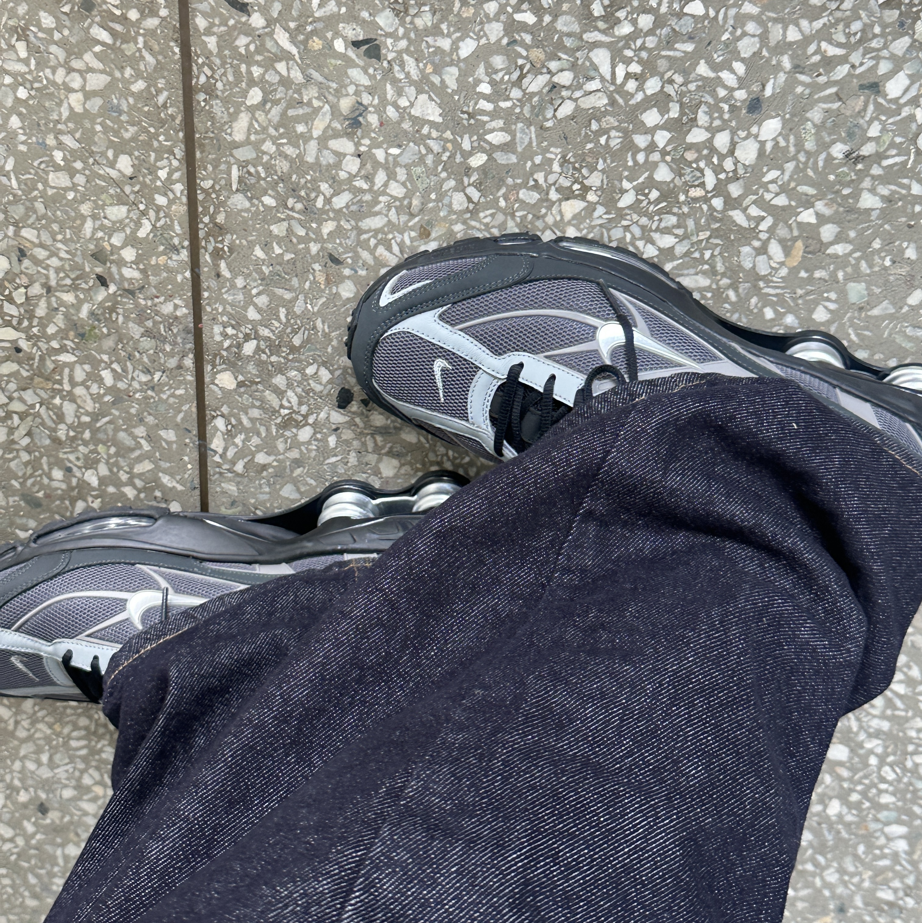 Nike Shox Ride 2 Light Graphite Anthracite 착용 스타일 - 1