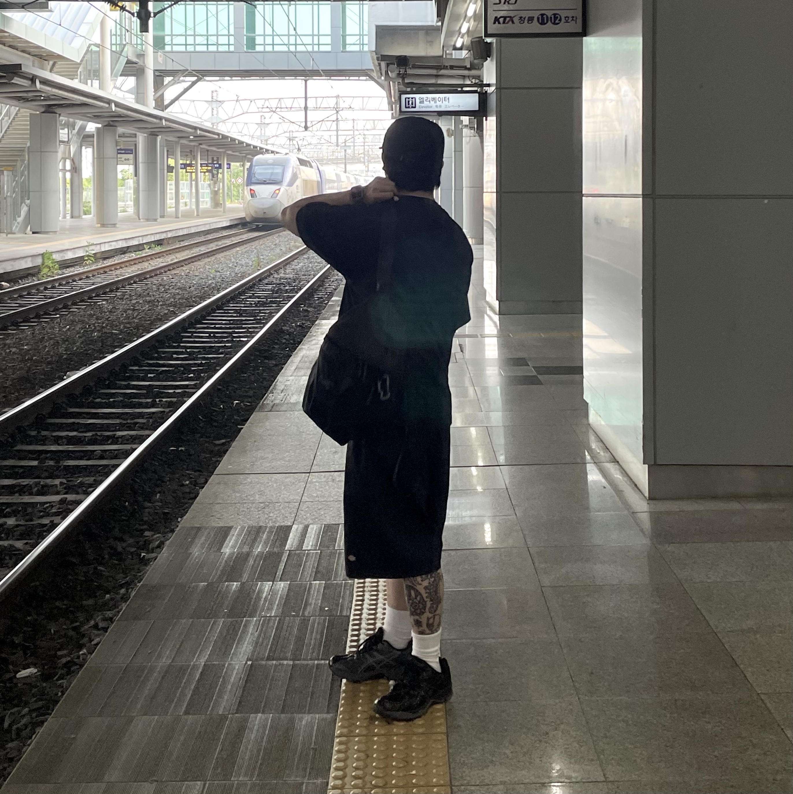 Arc'teryx Heliad 15 Backpack Black, Asics x Haven Gel-Nimbus 10.1 Black 착용 스타일