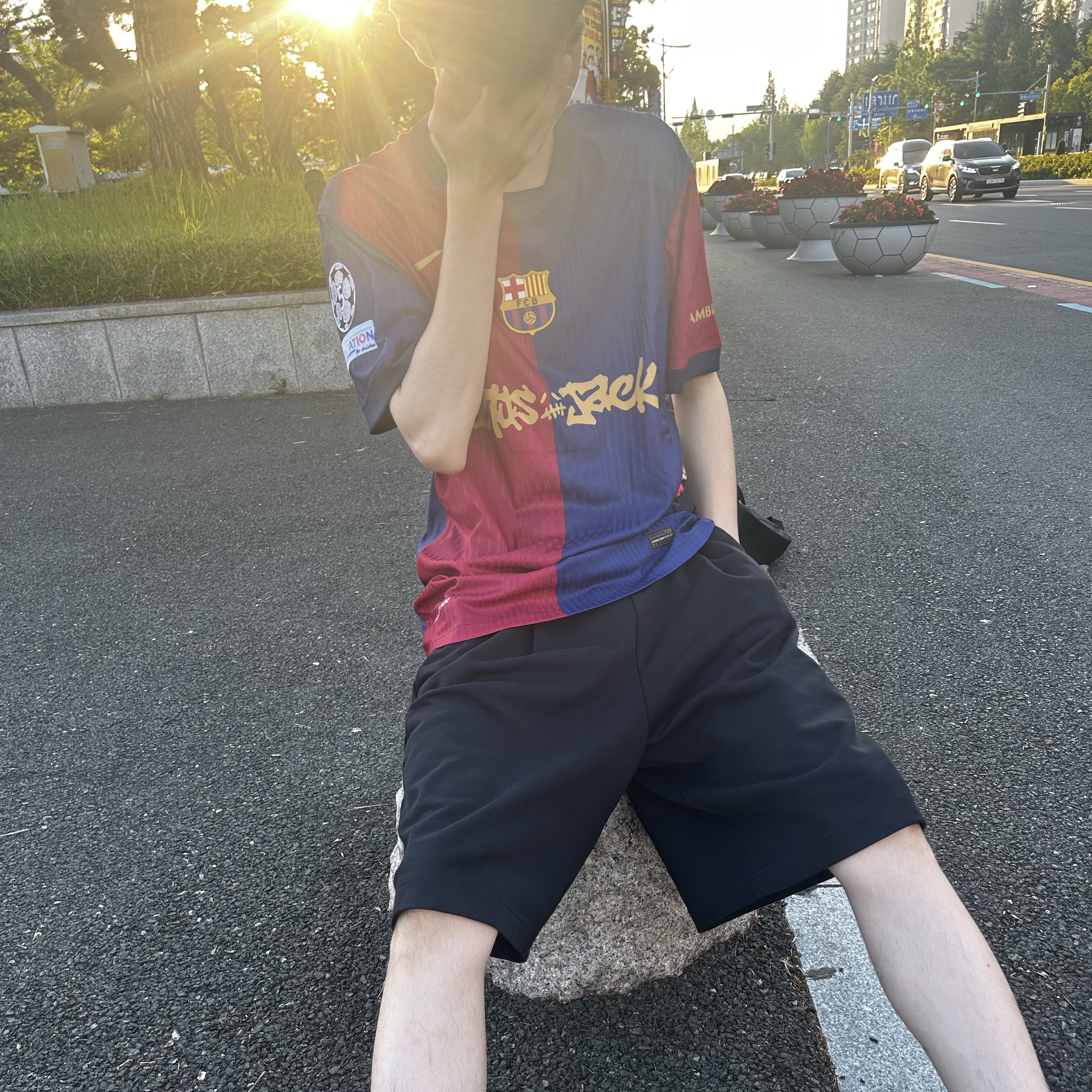Nike FC Barcelona x Travis Scott 2024/25 Dri-Fit Match Home Jersey Blue Scarlet (Non Marking Ver.) 착용 스타일