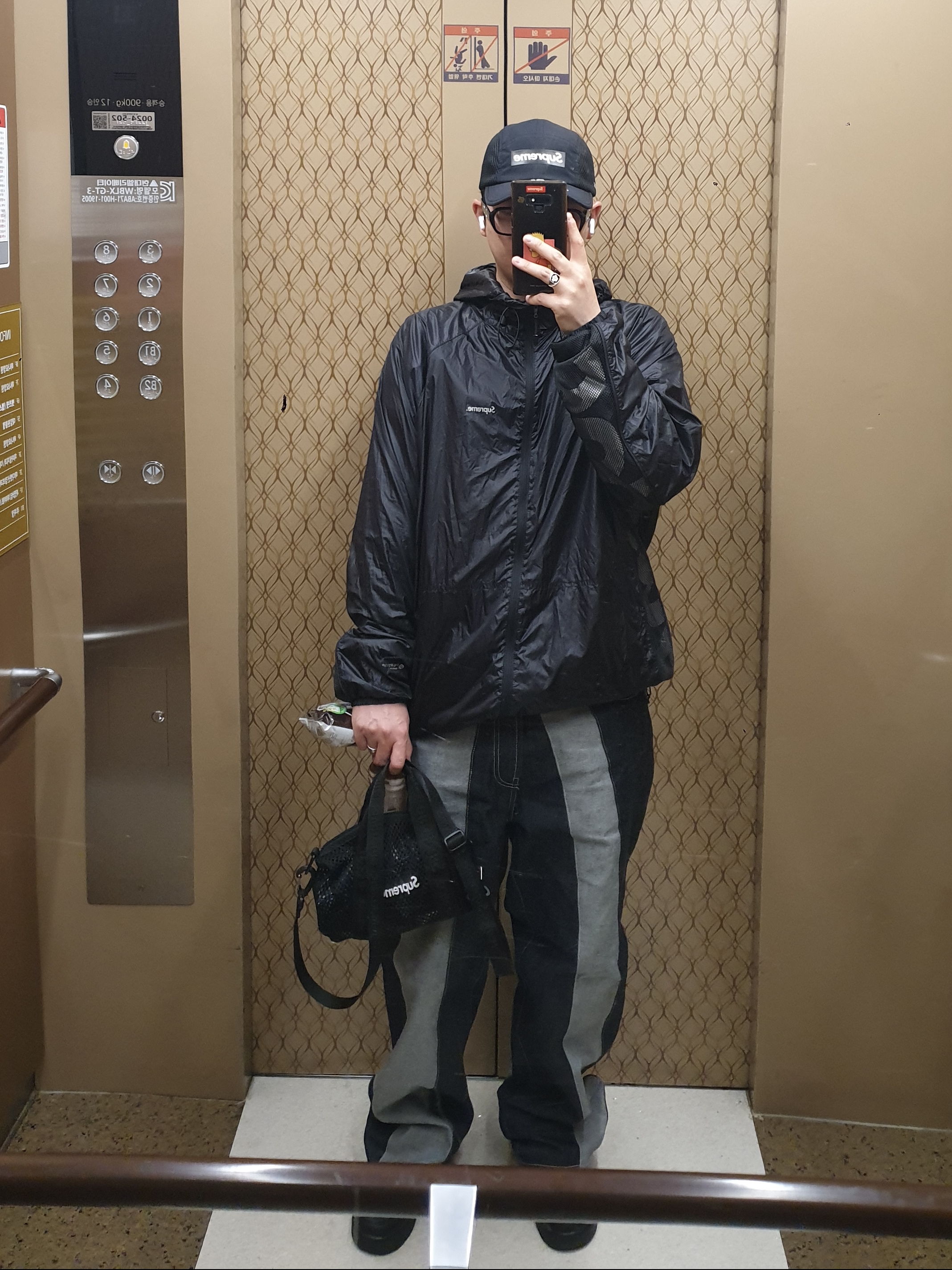 Supreme Ripstop Hooded Windshell Black - 22SS, Supreme Mesh Side Panel Camp Cap Black - 24SS 착용 스타일