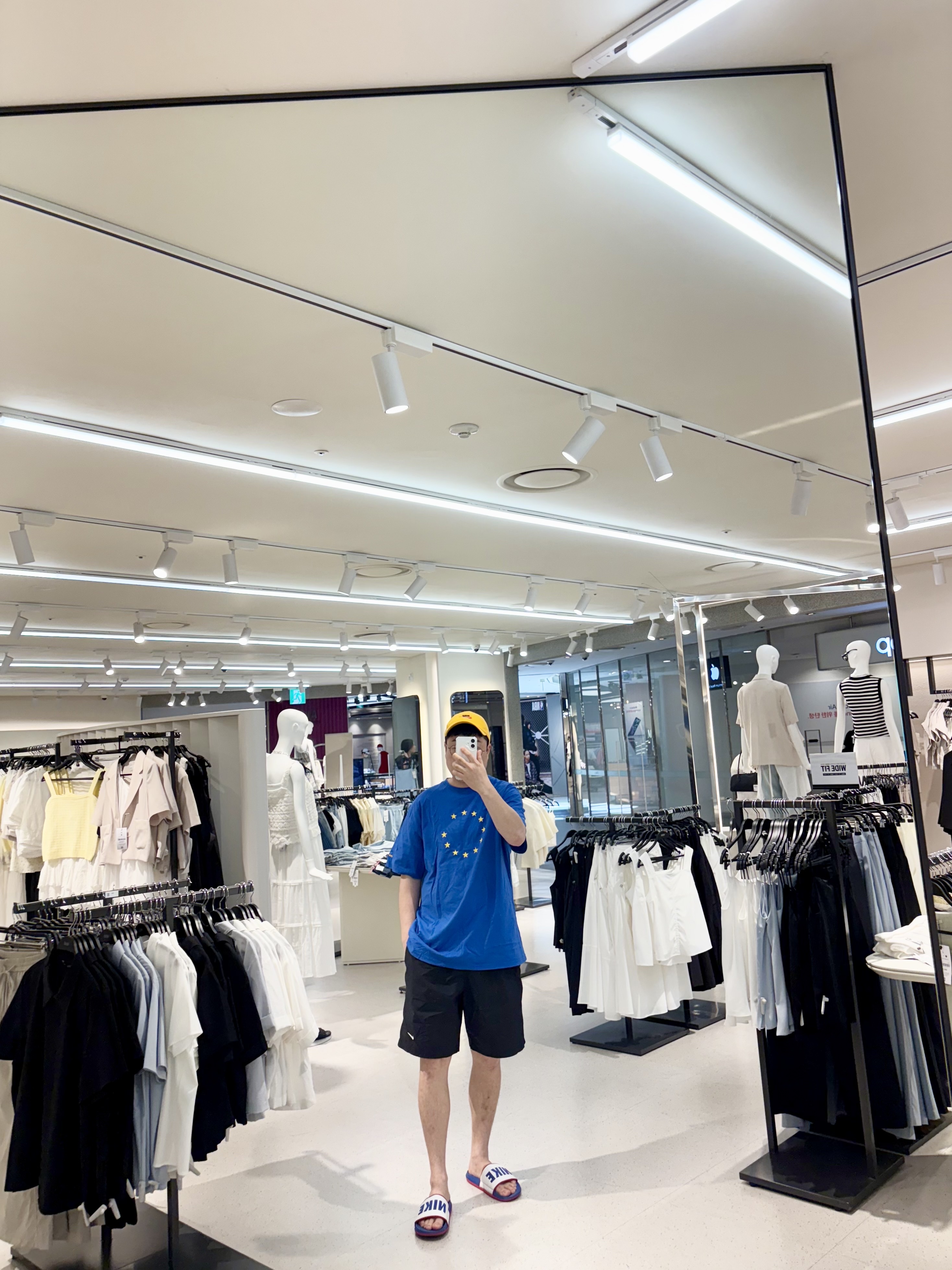 Nike Heritage 86 Futura Washed Cap Gold, Nike Solo Swoosh Woven Shorts Black - Asia 착용 스타일