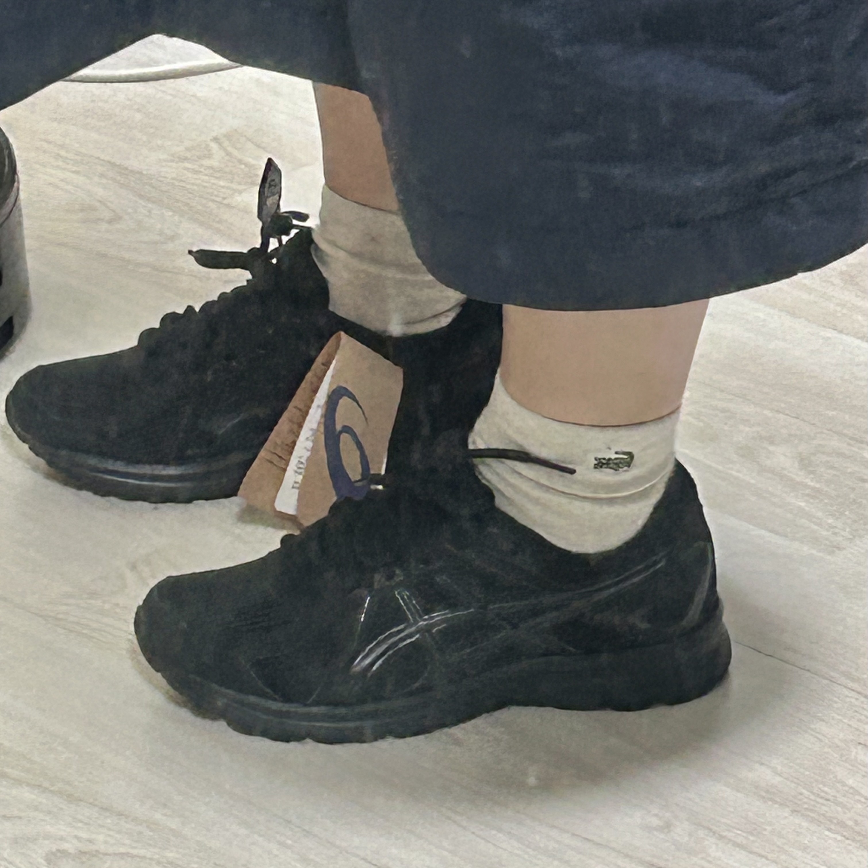 Asics Jog 100 2 Black - 4E Extra Wide 착용 스타일 - 3
