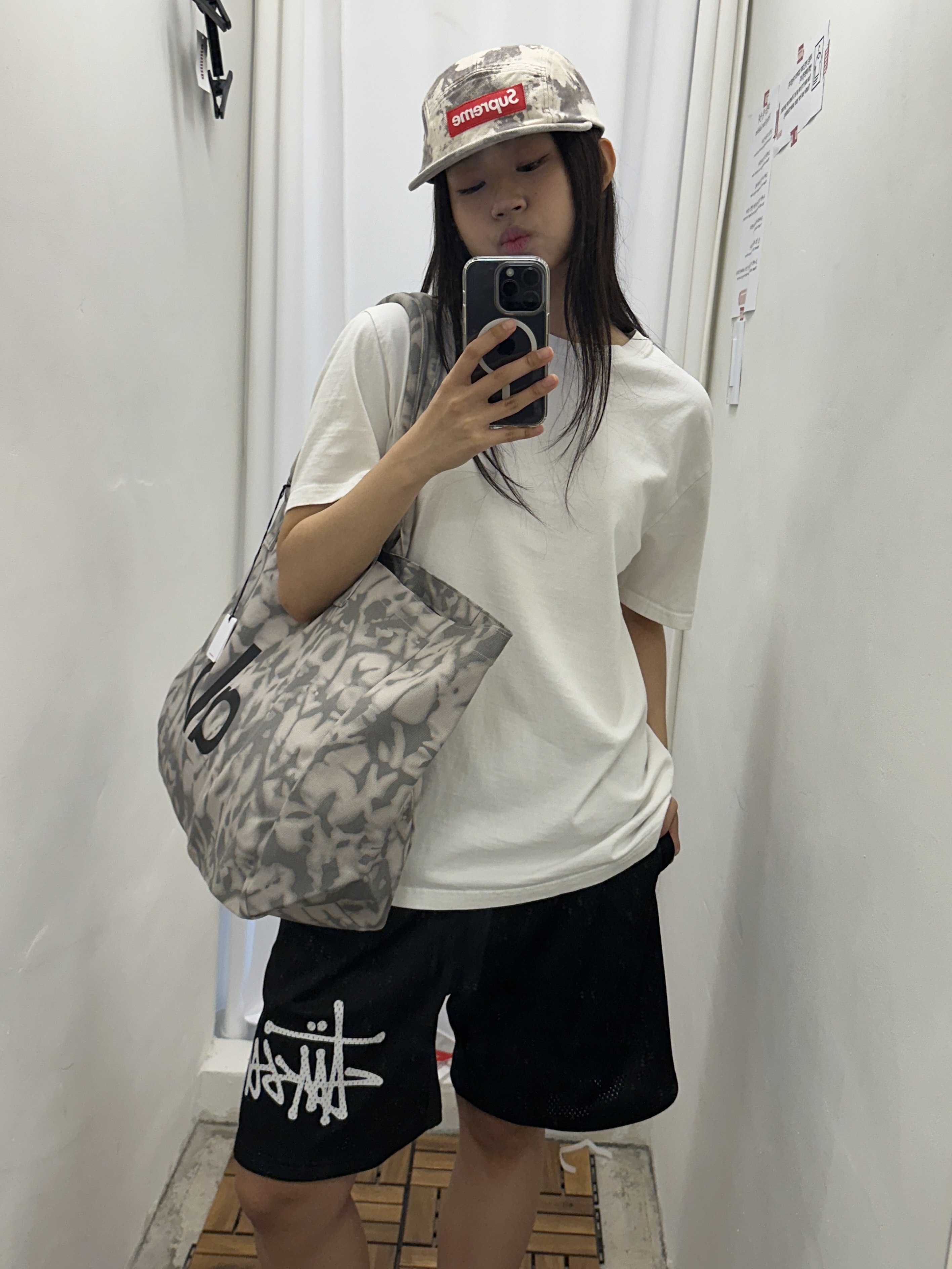 Denim Tears Biggie Cotton Wreath Sweat Shorts Black, Alo Yoga Iconic Shopper Tote Bag Grey Tiedye 착용 스타일 - 4