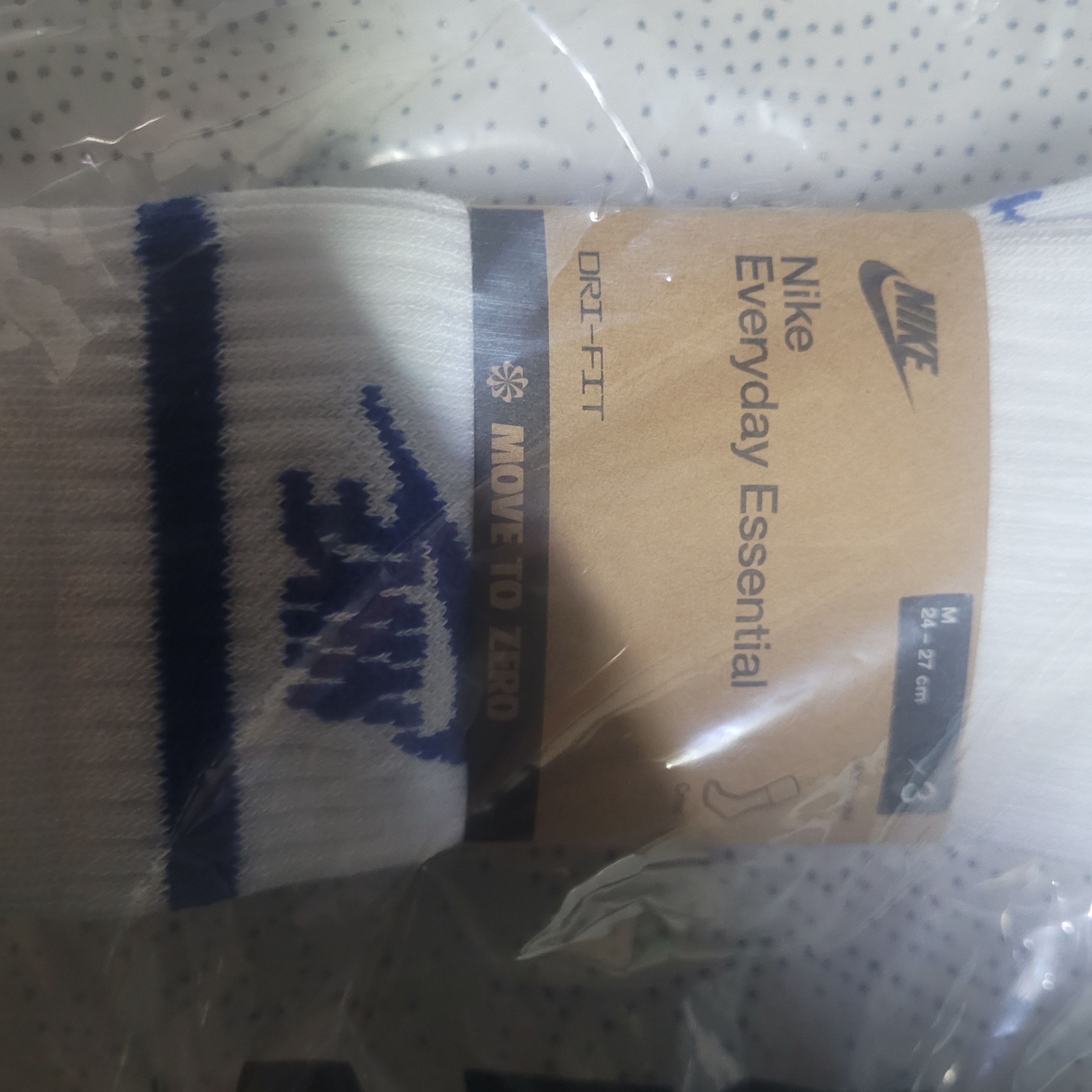 Nike NSW Everyday Essential Crew Socks White Game Royal (3 Pack/Korean Ver.) 착용 스타일