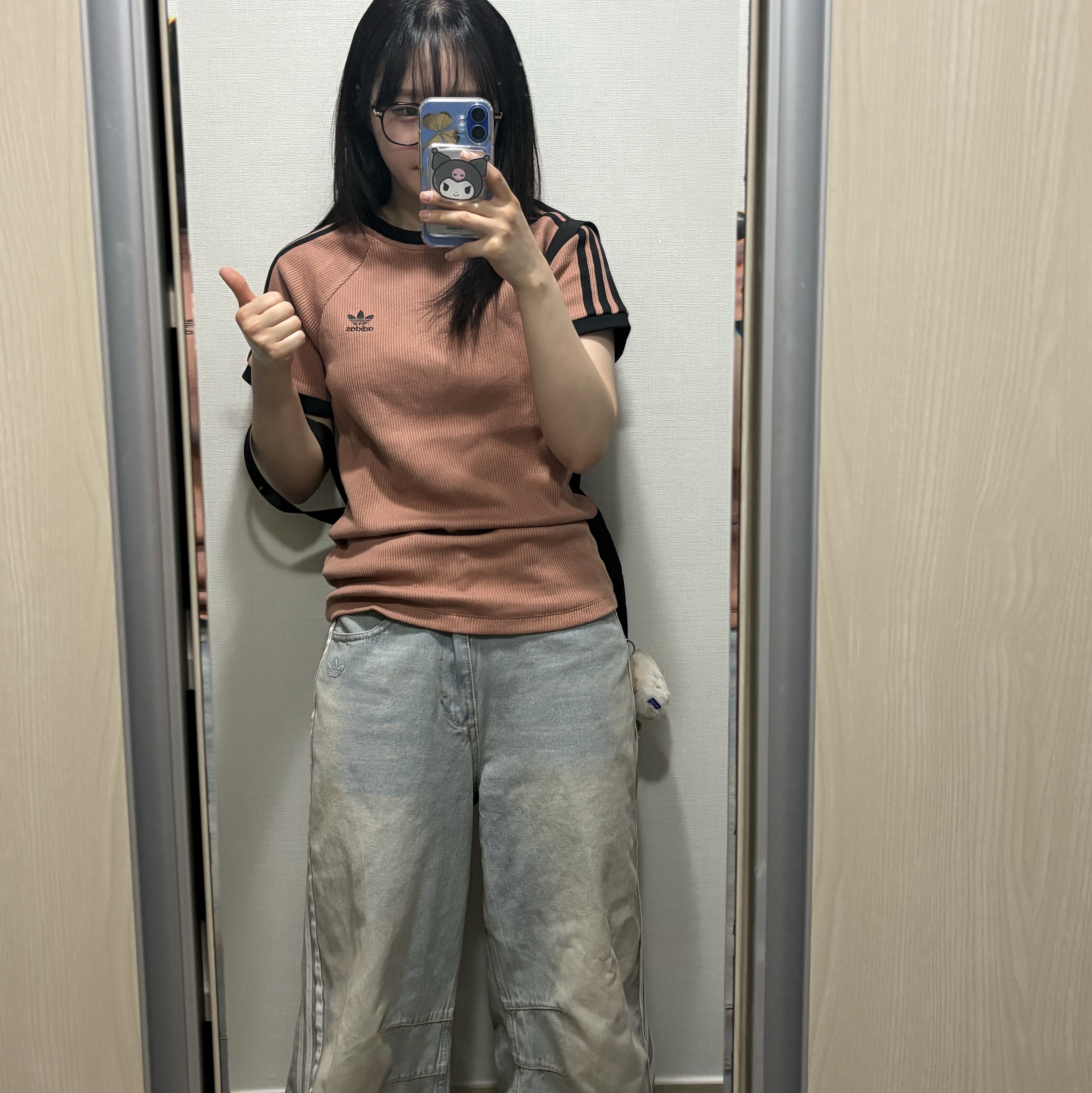 (W) Adidas 3-Stripes Slim T-Shirt Clay Strata - KR Sizing, (W) Adidas Adilenium Season 3 Banana Fitted Washed Denim Pants Blue - KR Sizing 착용 스타일 - 1
