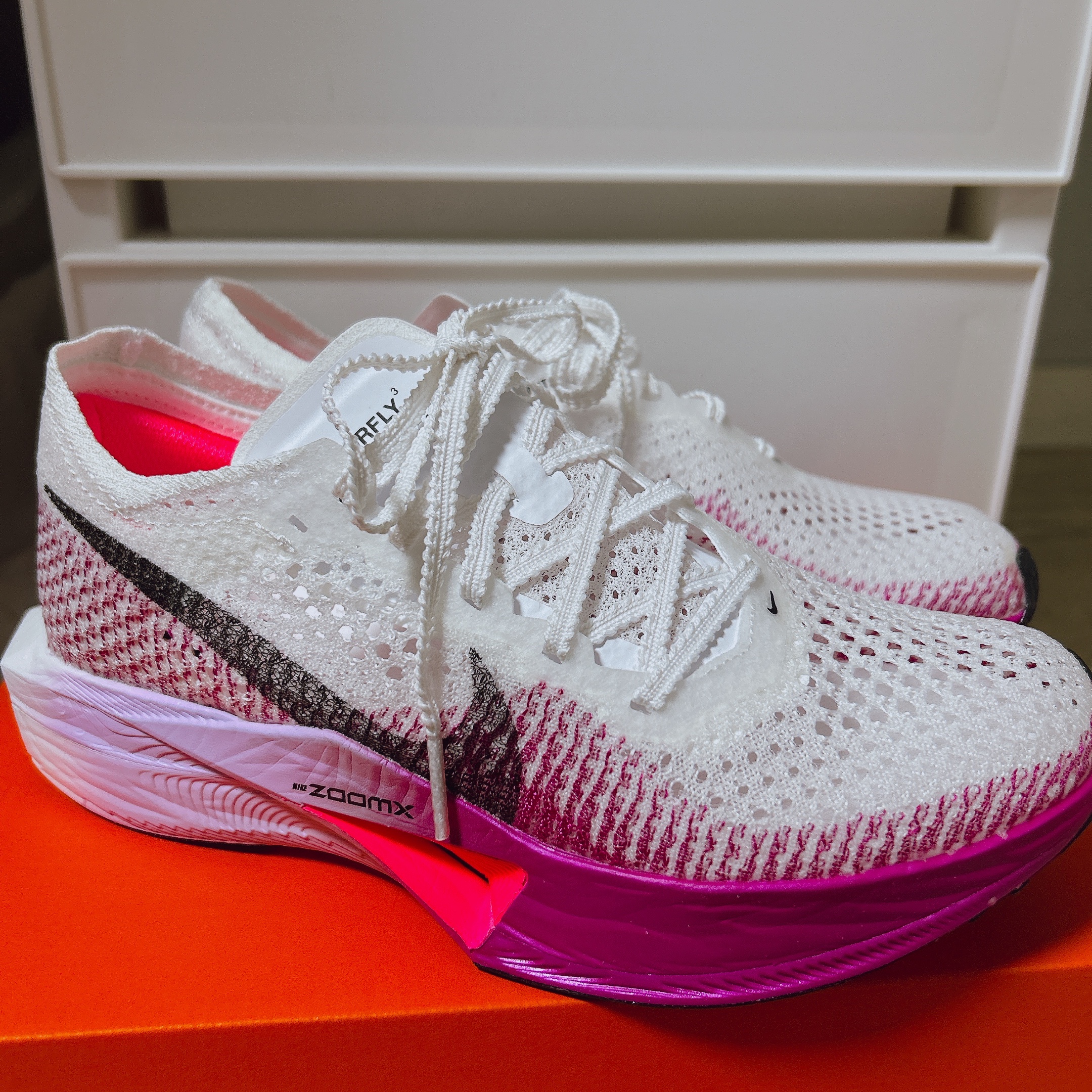 (W) Nike ZoomX Vaporfly Next% 3 White Vivid Purple 착용 스타일
