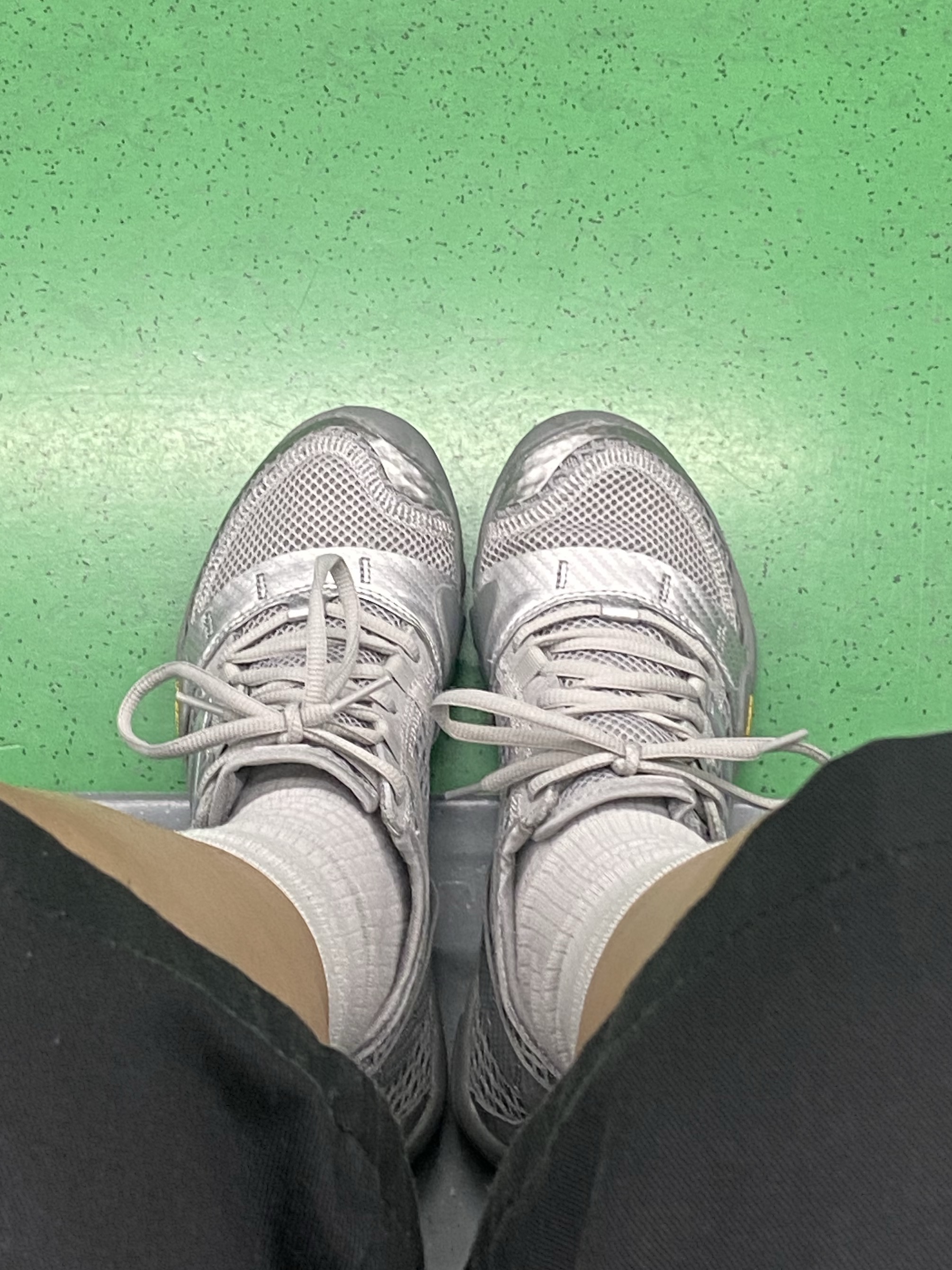 New Balance Minimus MT10O Slate Grey Silver Metallic 착용 스타일
