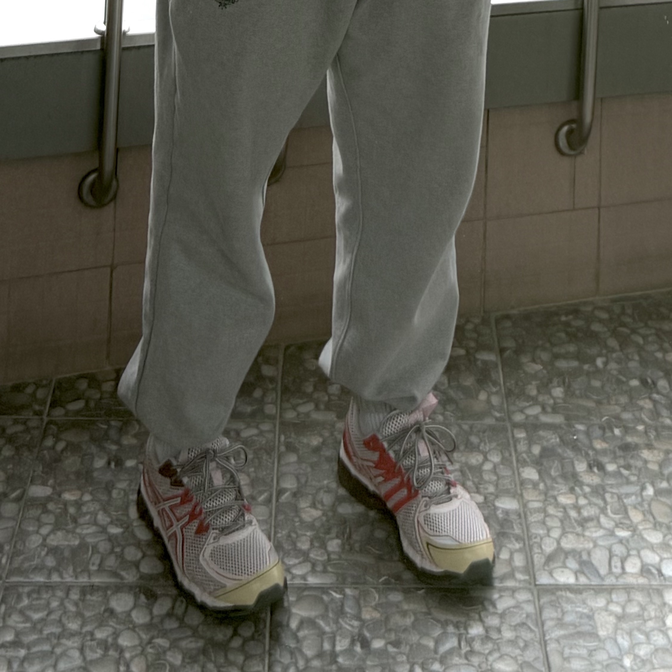 Asics UB9-S Gel-Kayano 20 Crystal Pink Classic Red 착용 스타일 - 3