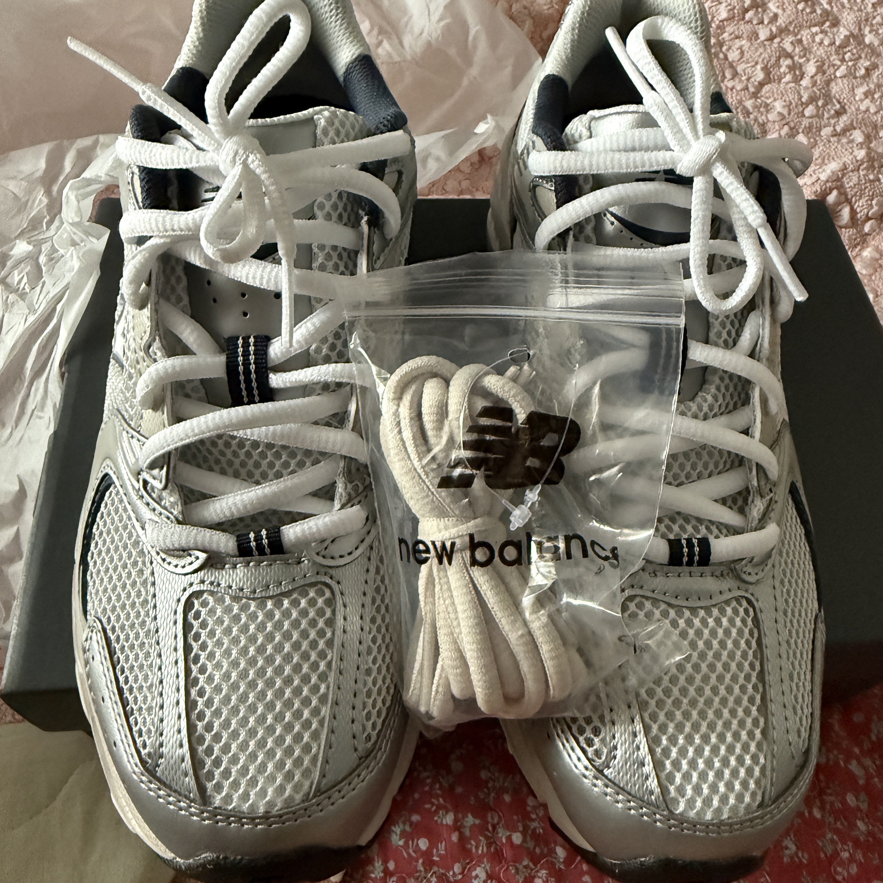 New Balance 530 Steel Grey 착용 스타일 - 2