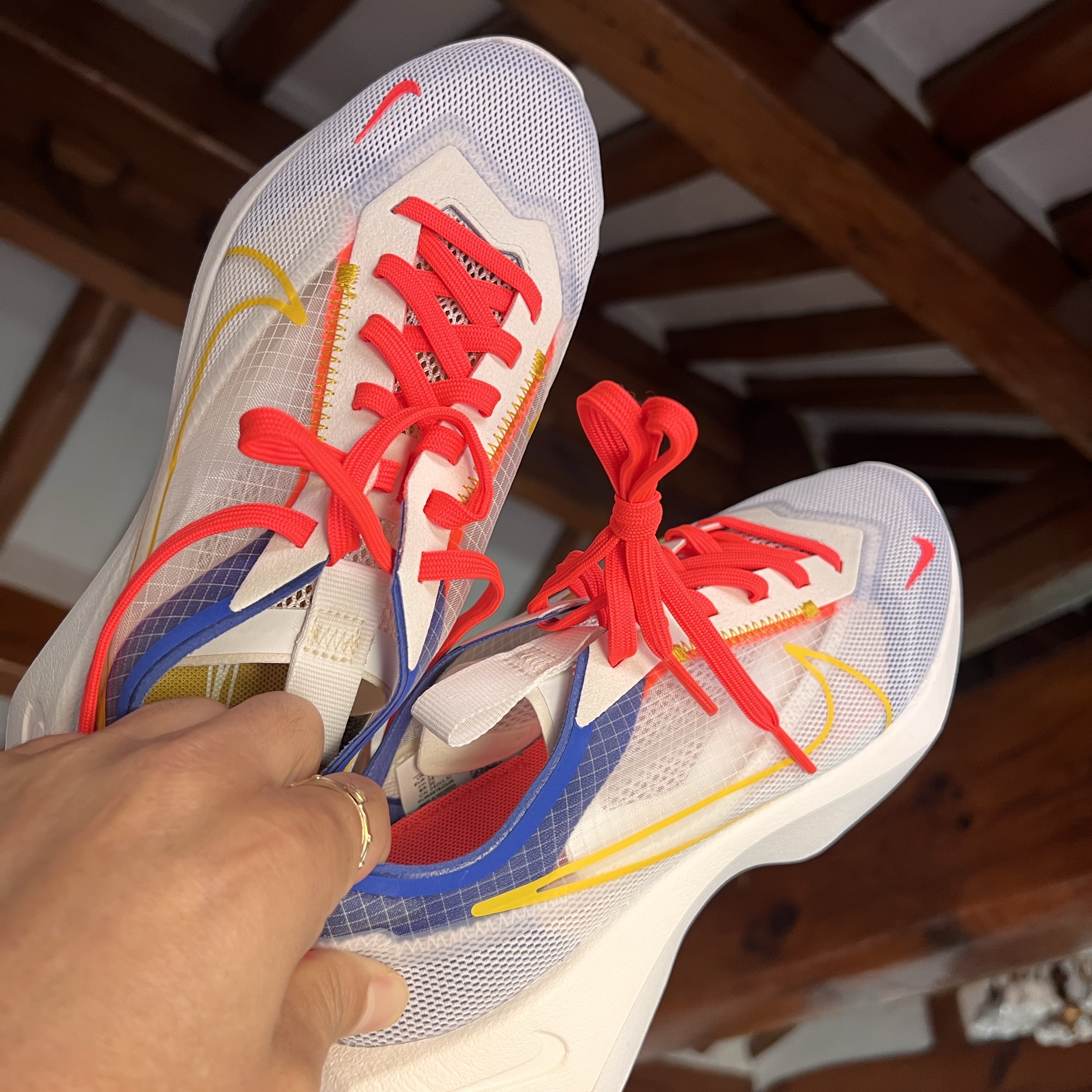 (W) Nike Vista Lite Summit White Dark Sulfur 착용 스타일