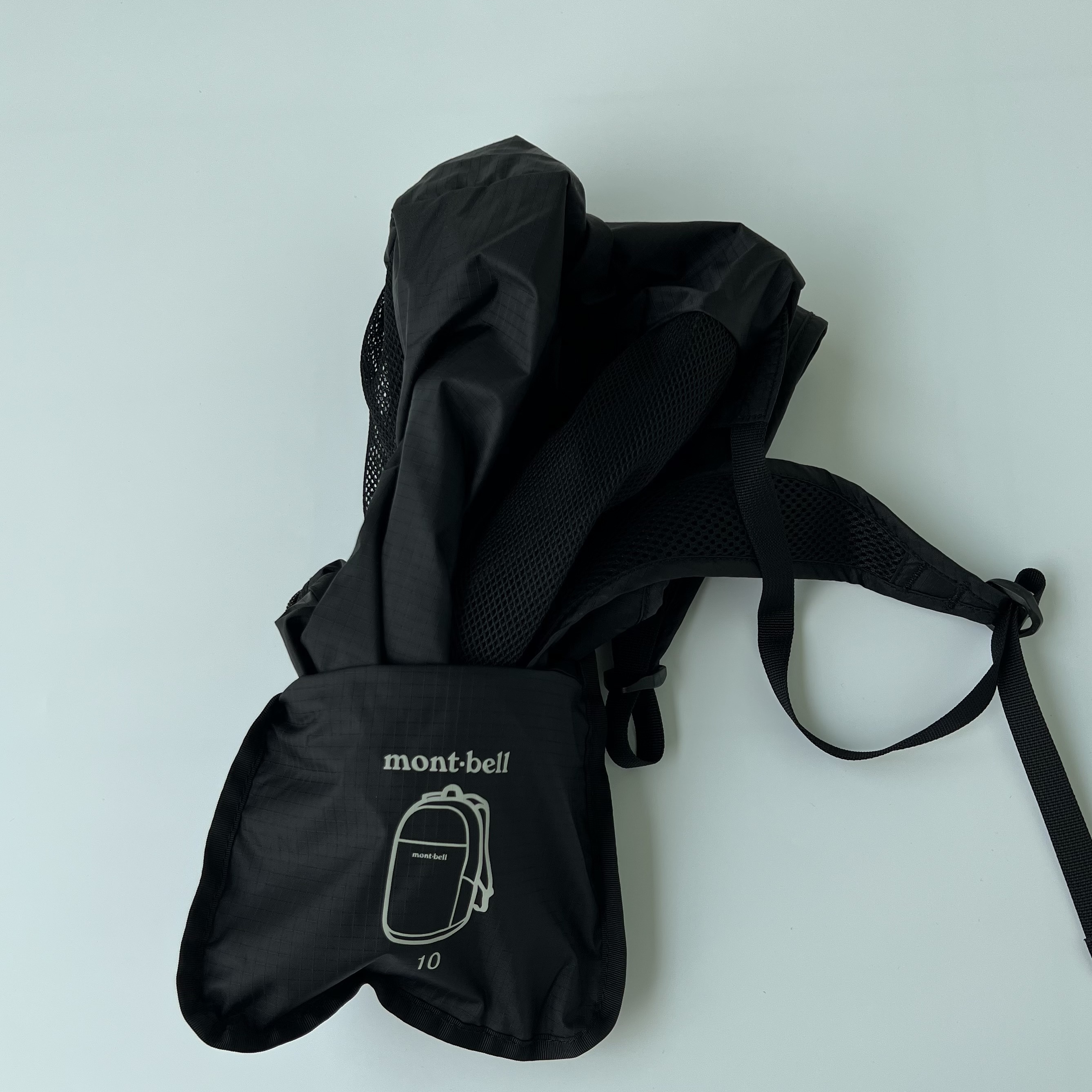 Montbell Pocketable Light Pack 10 Black, Montbell Pocketable Light Pack 10 Black 착용 스타일 - 5