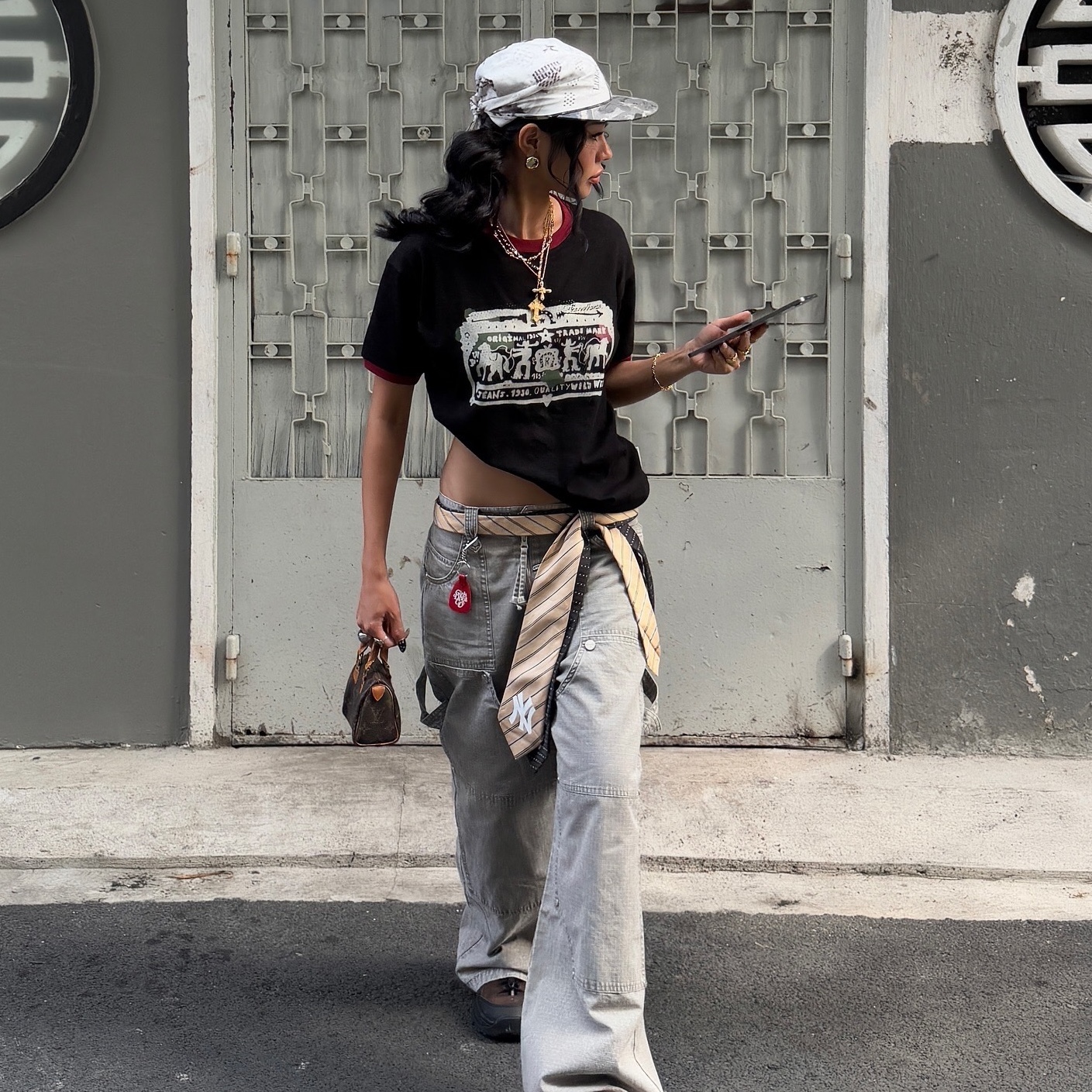[KREAM 단독] Thevinylhouse Cowboy Pictogram Ringer Tee Black, Thevinylhouse Open Double Knee Pants Grey 착용 스타일