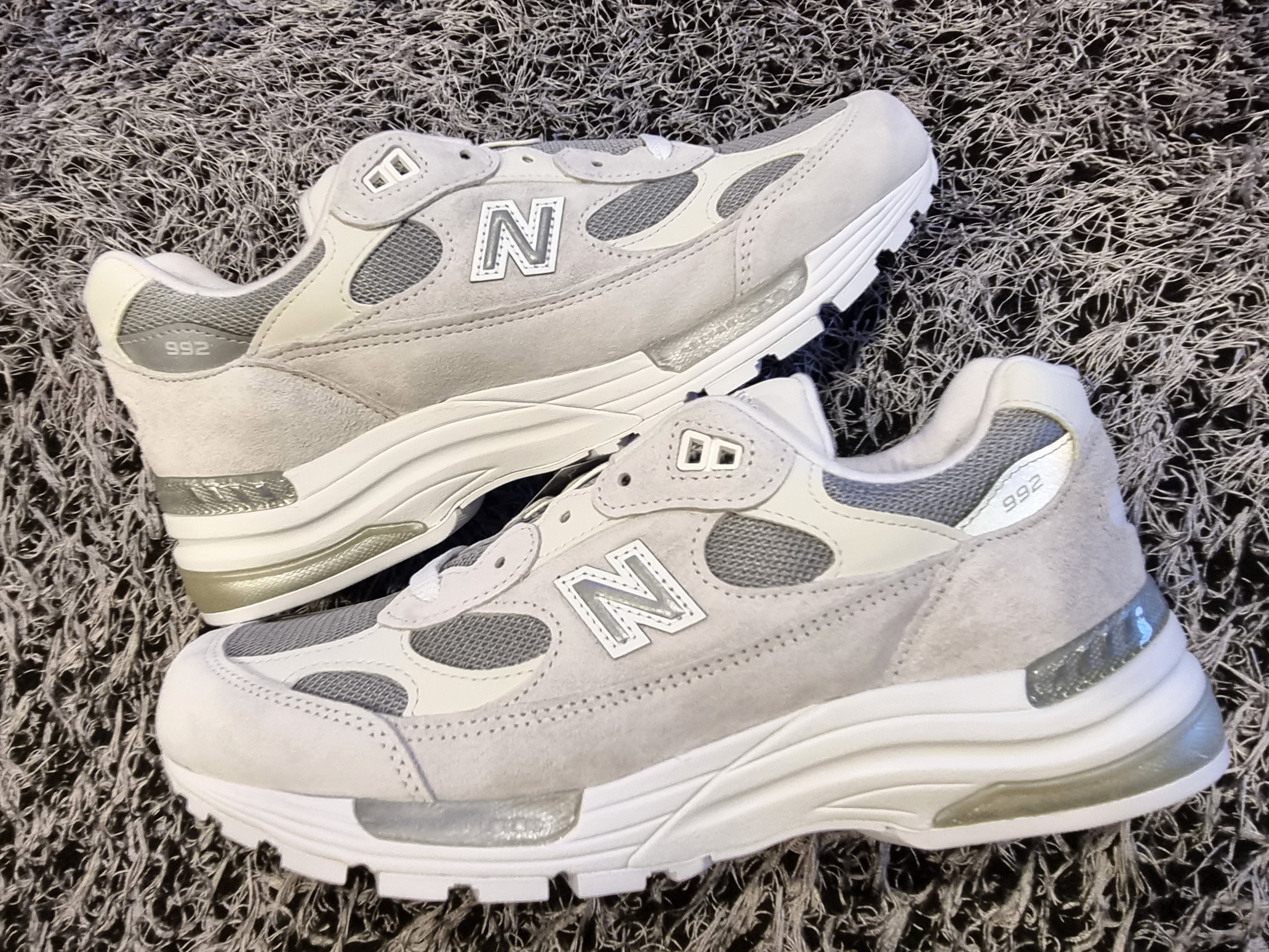 New Balance 992 Made in USA Core White Reflection 착용 스타일 - 2