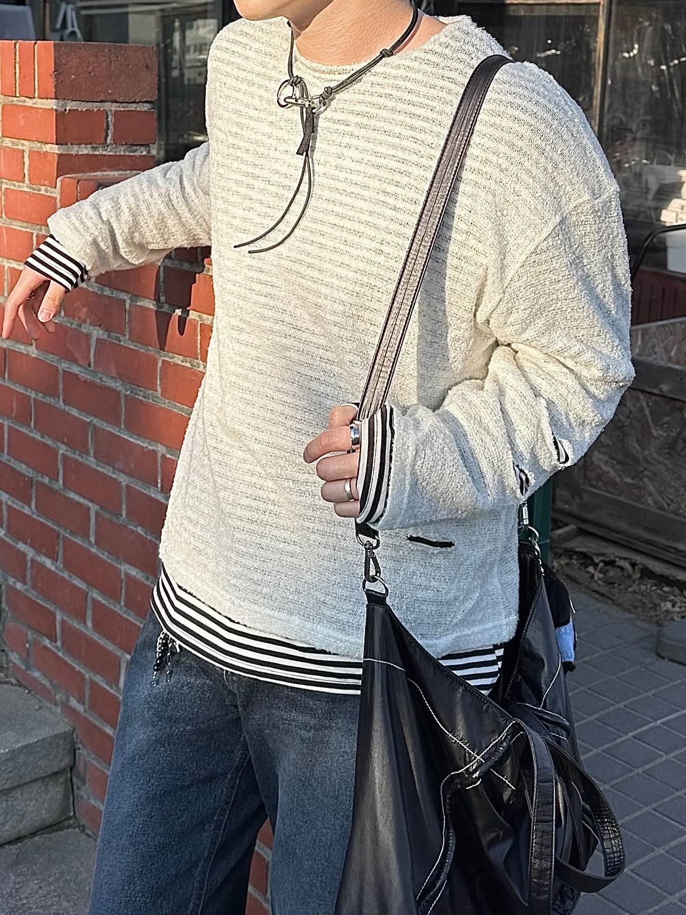 Matin Kim Big Coating Tote Bag Black, Our Legacy Ladon Leather Keychain Black 착용 스타일 - 8