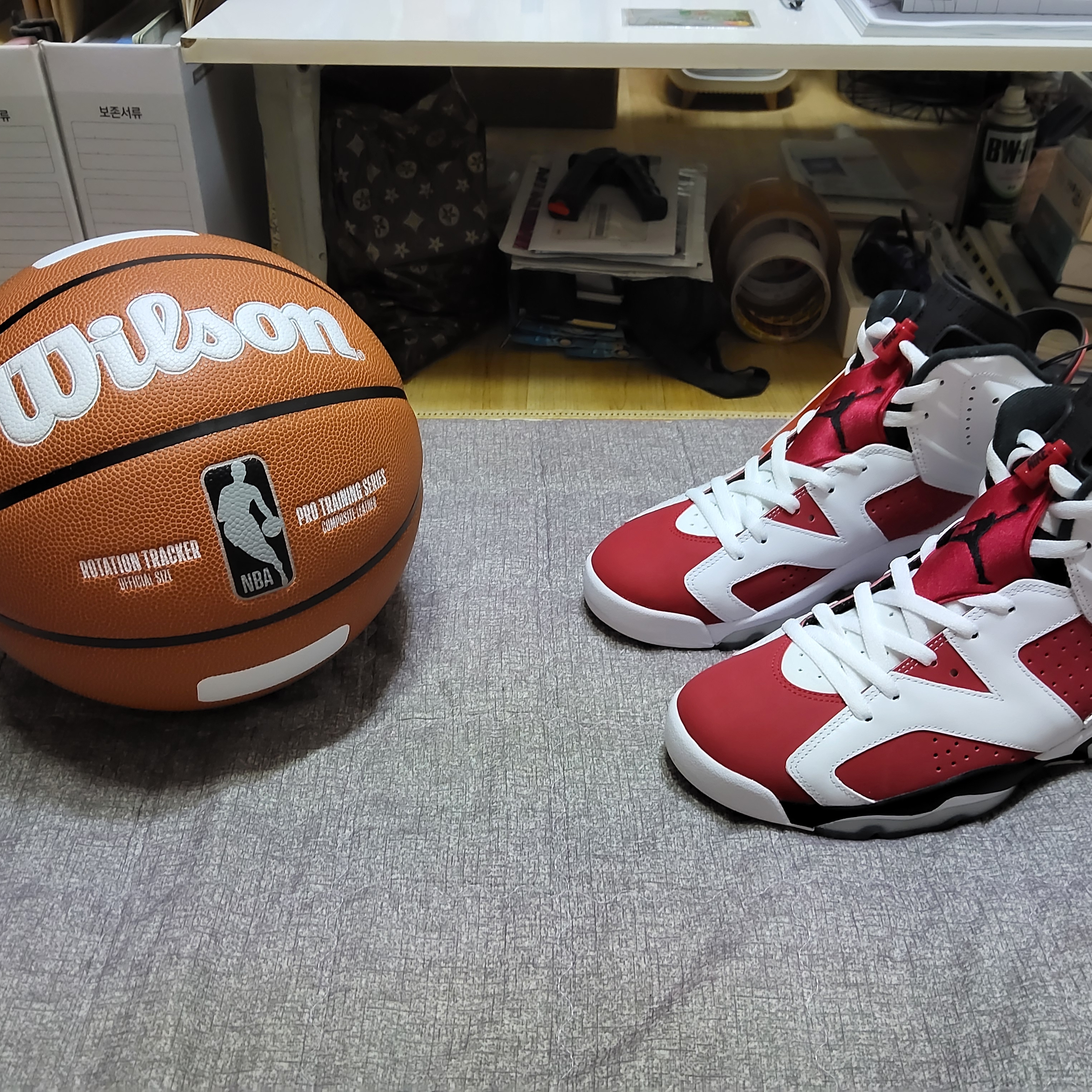 Jordan 6 Retro Carmine 2021 착용 스타일 - 1