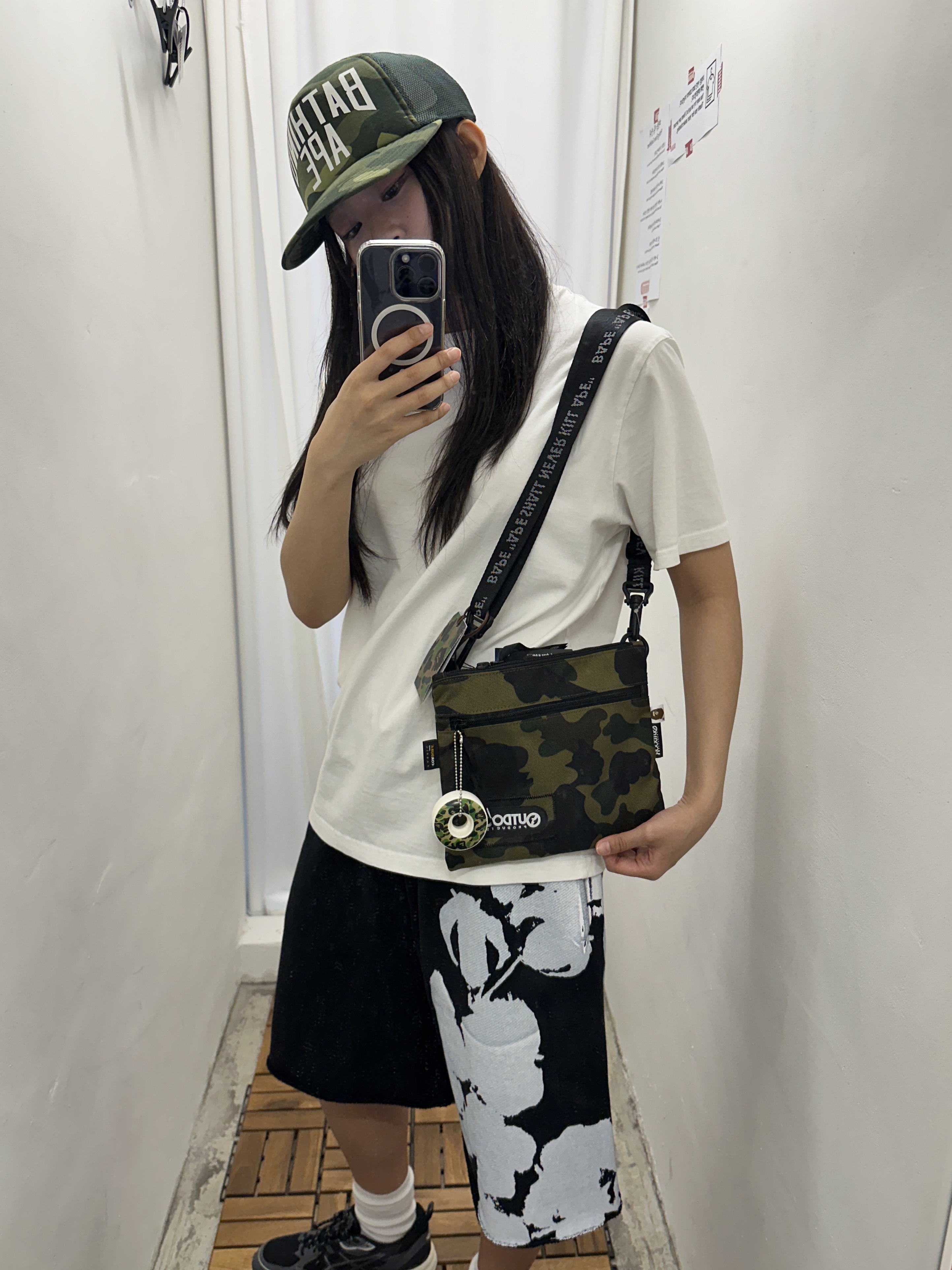 Denim Tears Biggie Cotton Wreath Sweat Shorts Black, Alo Yoga Iconic Shopper Tote Bag Grey Tiedye 착용 스타일 - 1