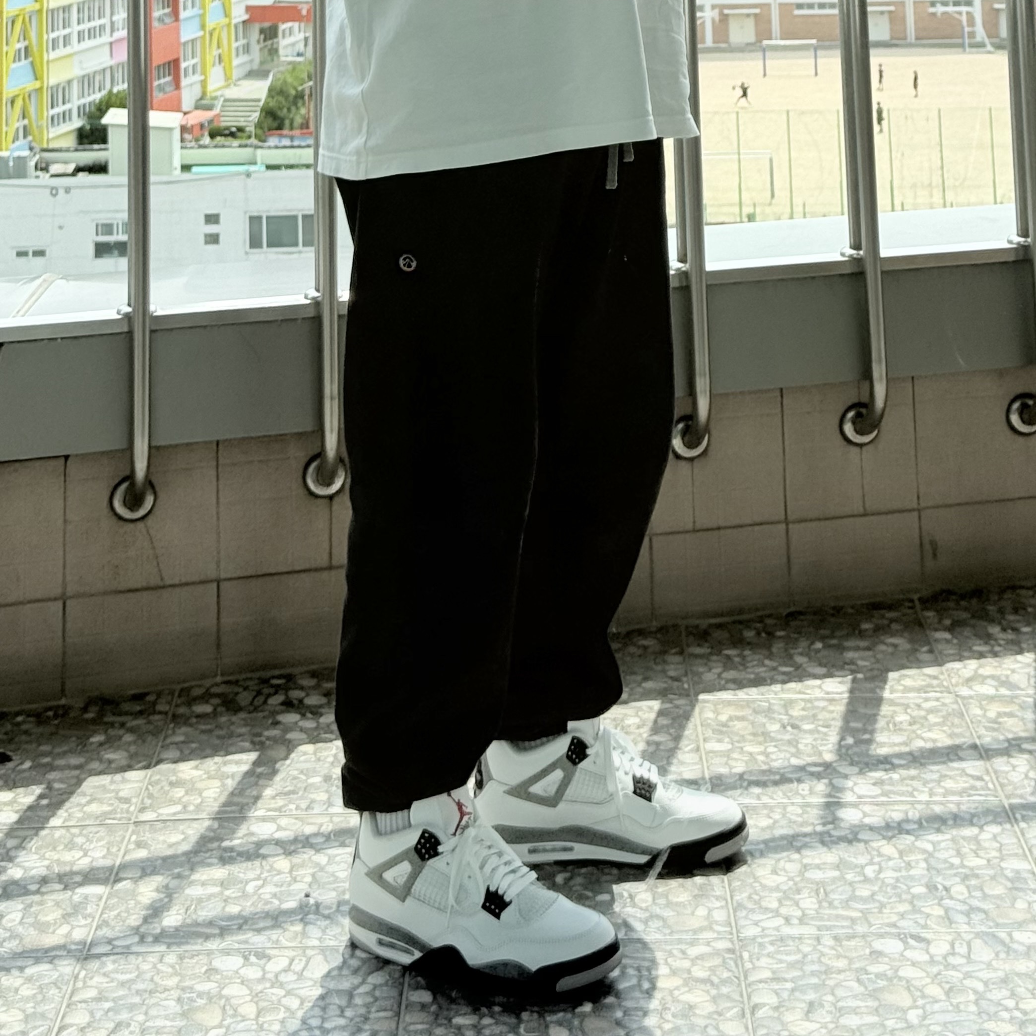 Jordan 4 Retro OG White Cement 2025 착용 스타일 - 2