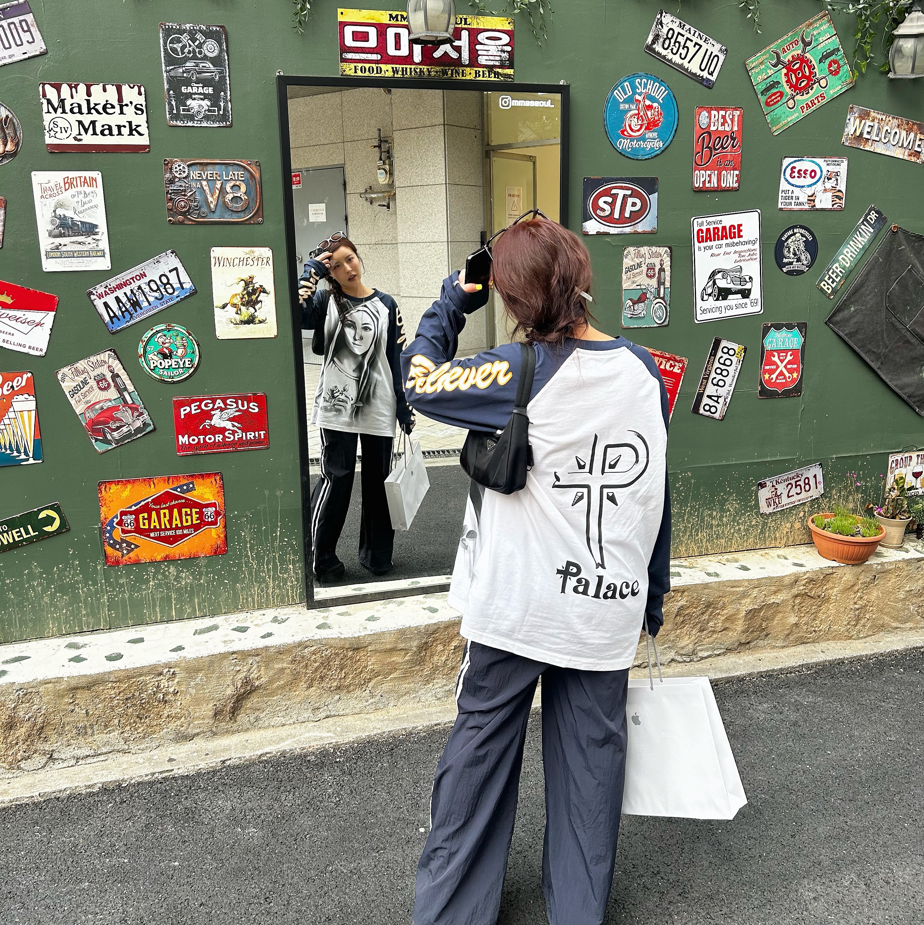 Palace 1 Truth Long Sleeve Navy - 25SS, Crocs Siren Clog Black 착용 스타일 - 2