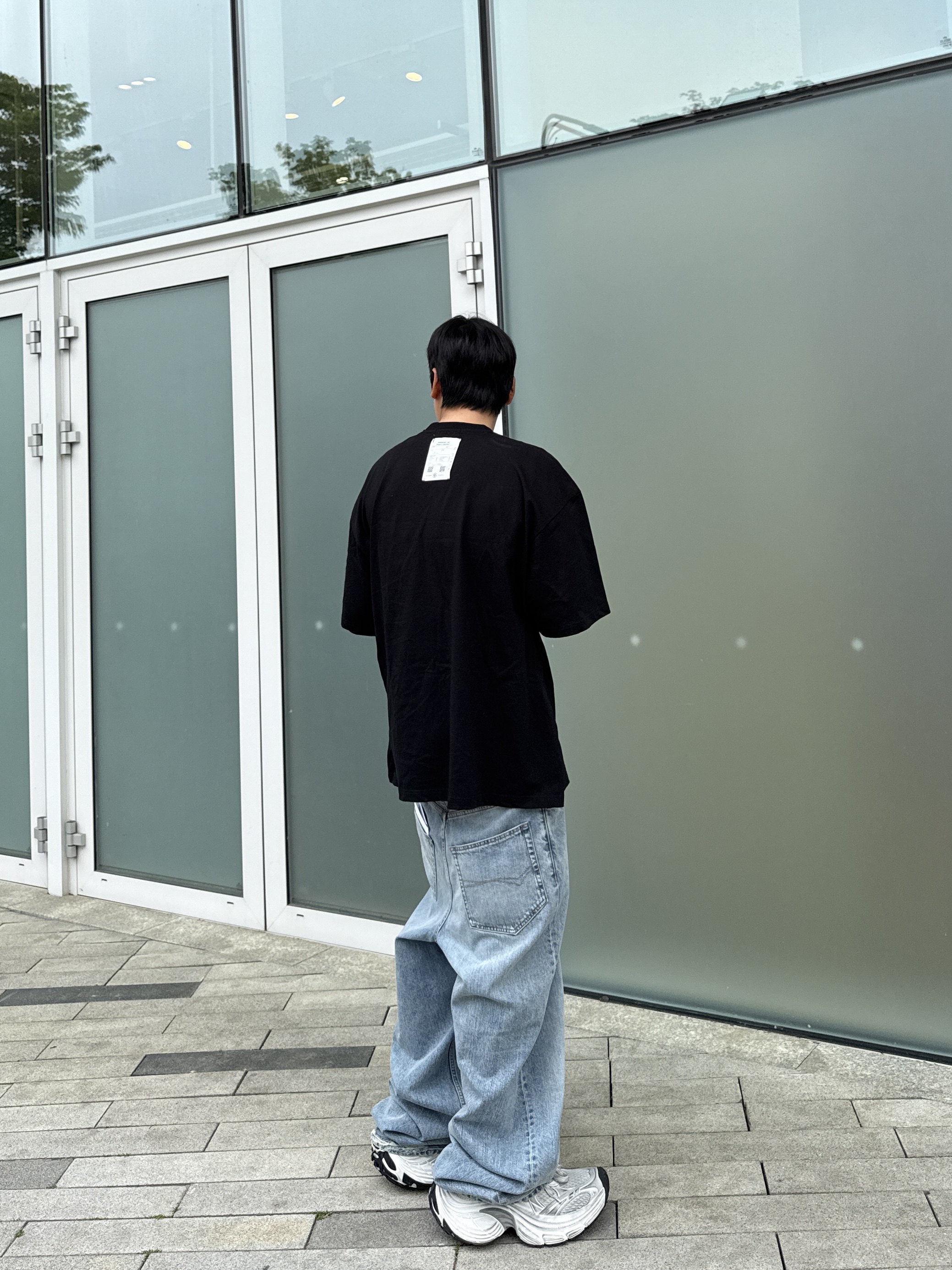 Balenciaga 10XL Sneakers White Grey Silver Black, Balenciaga Baggy Pants Light Blue 착용 스타일 - 3