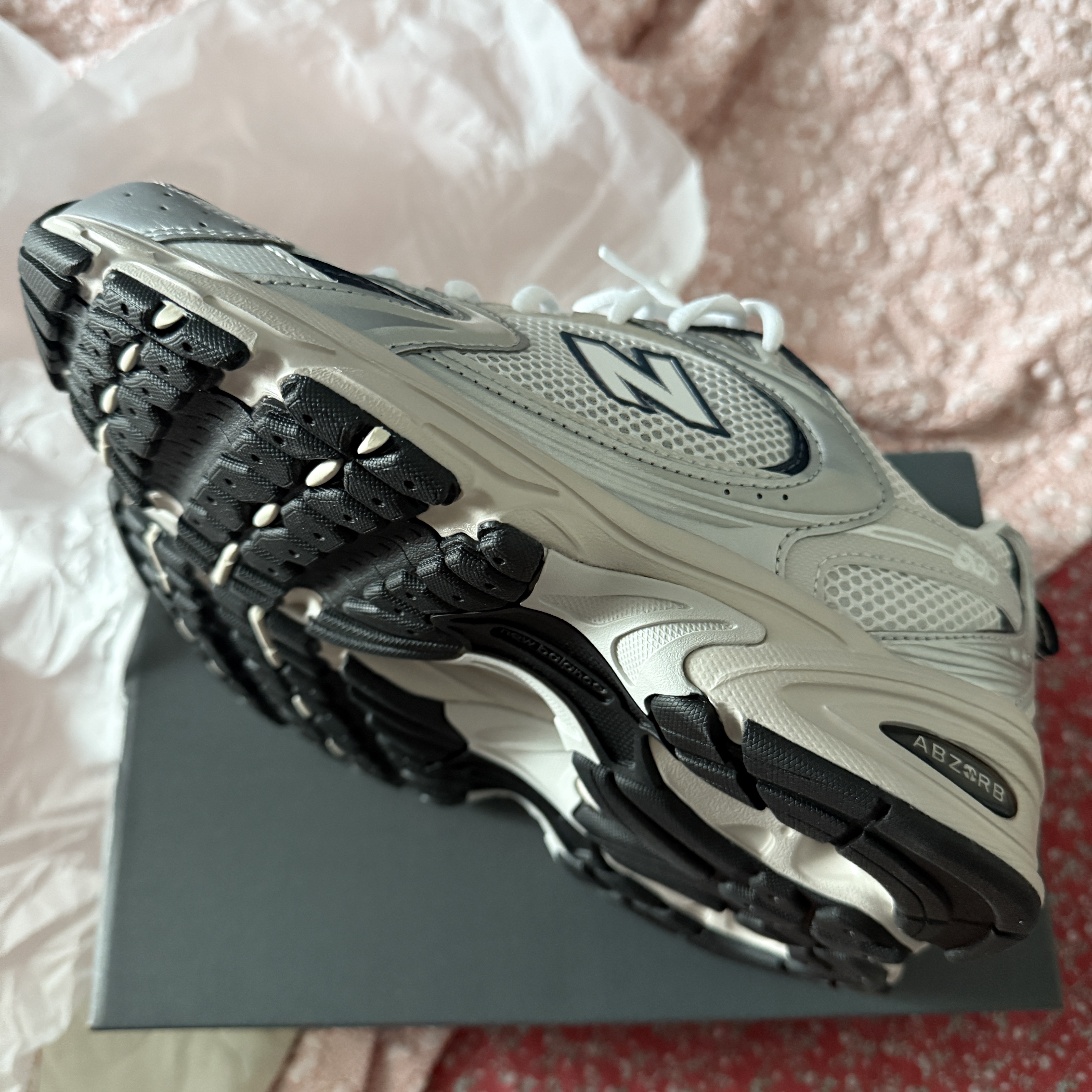 New Balance 530 Steel Grey 착용 스타일 - 5