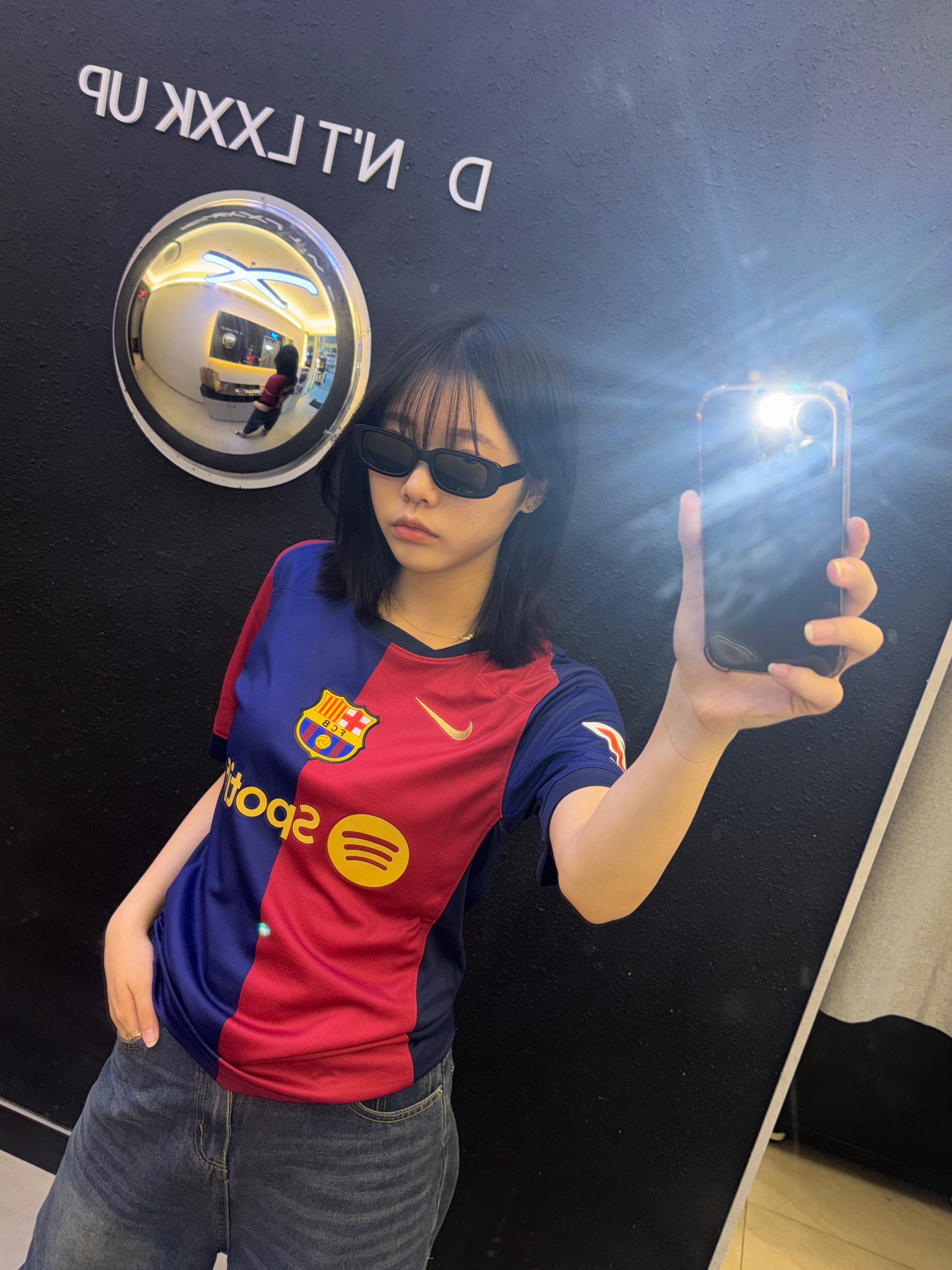 Nike FC Barcelona 2024/25 Dri-Fit Stadium Home Jersey Deep Royal Blue Noble Red (Non Marking Ver.), Jordan 1 Retro High OG Artisanal Red 착용 스타일 - 4