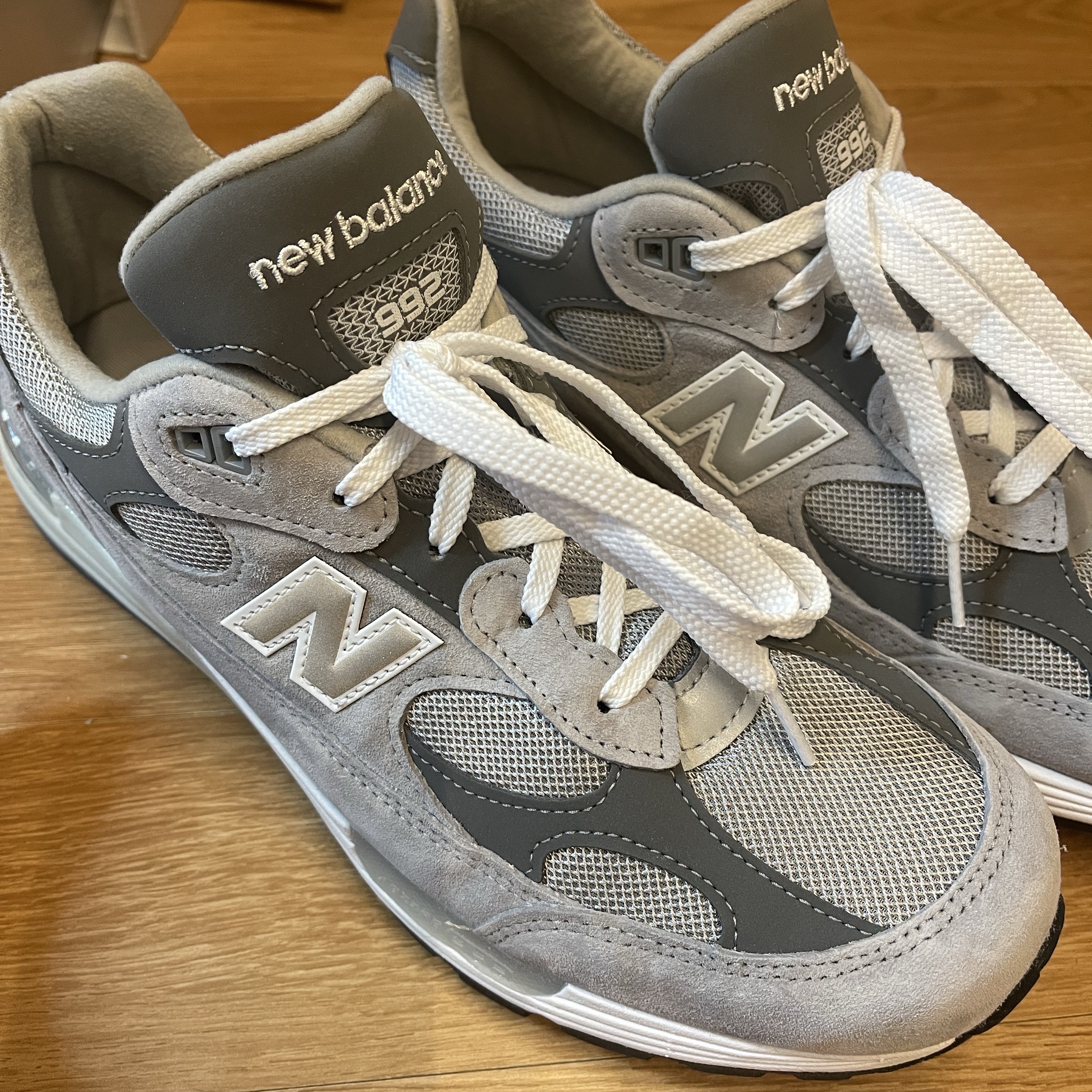 New Balance 992 Made in USA Core Grey Silver Metallic 착용 스타일