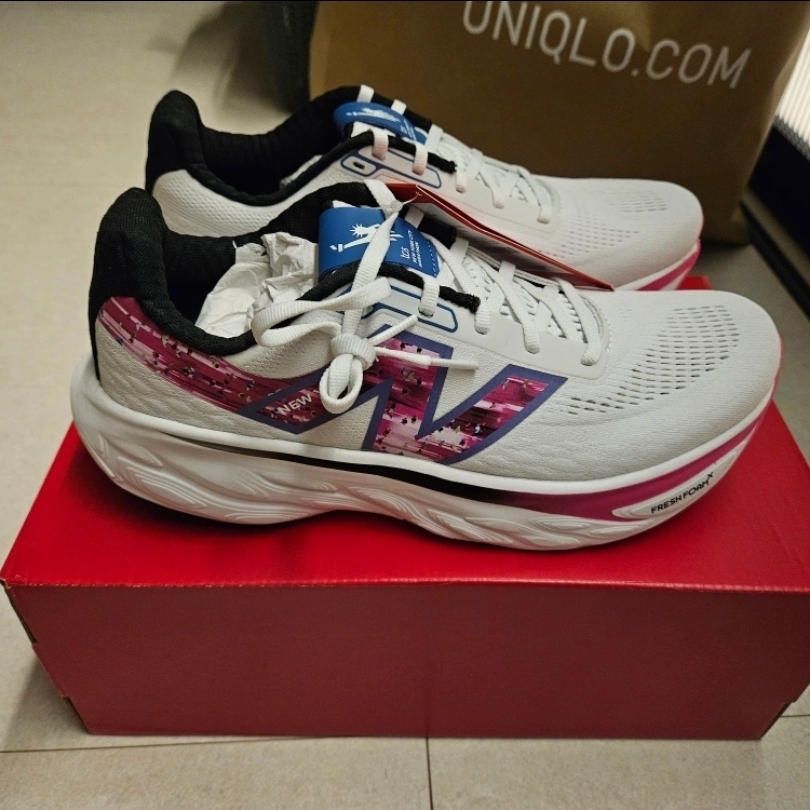 New Balance Fresh Foam X 1080v14 White Hi Pink - D Standard 착용 스타일 - 2