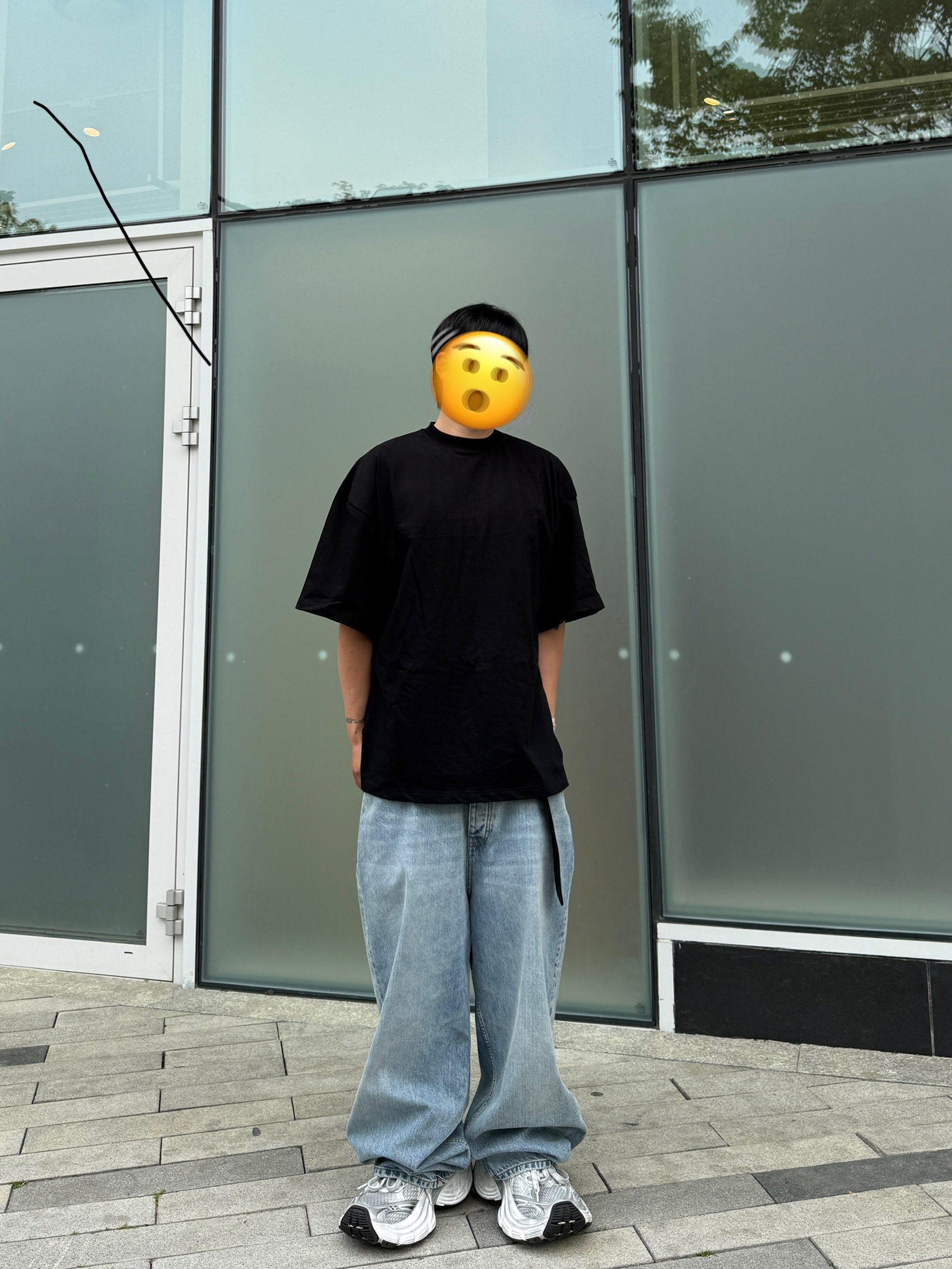 Balenciaga 10XL Sneakers White Grey Silver Black, Balenciaga Baggy Pants Light Blue 착용 스타일 - 2