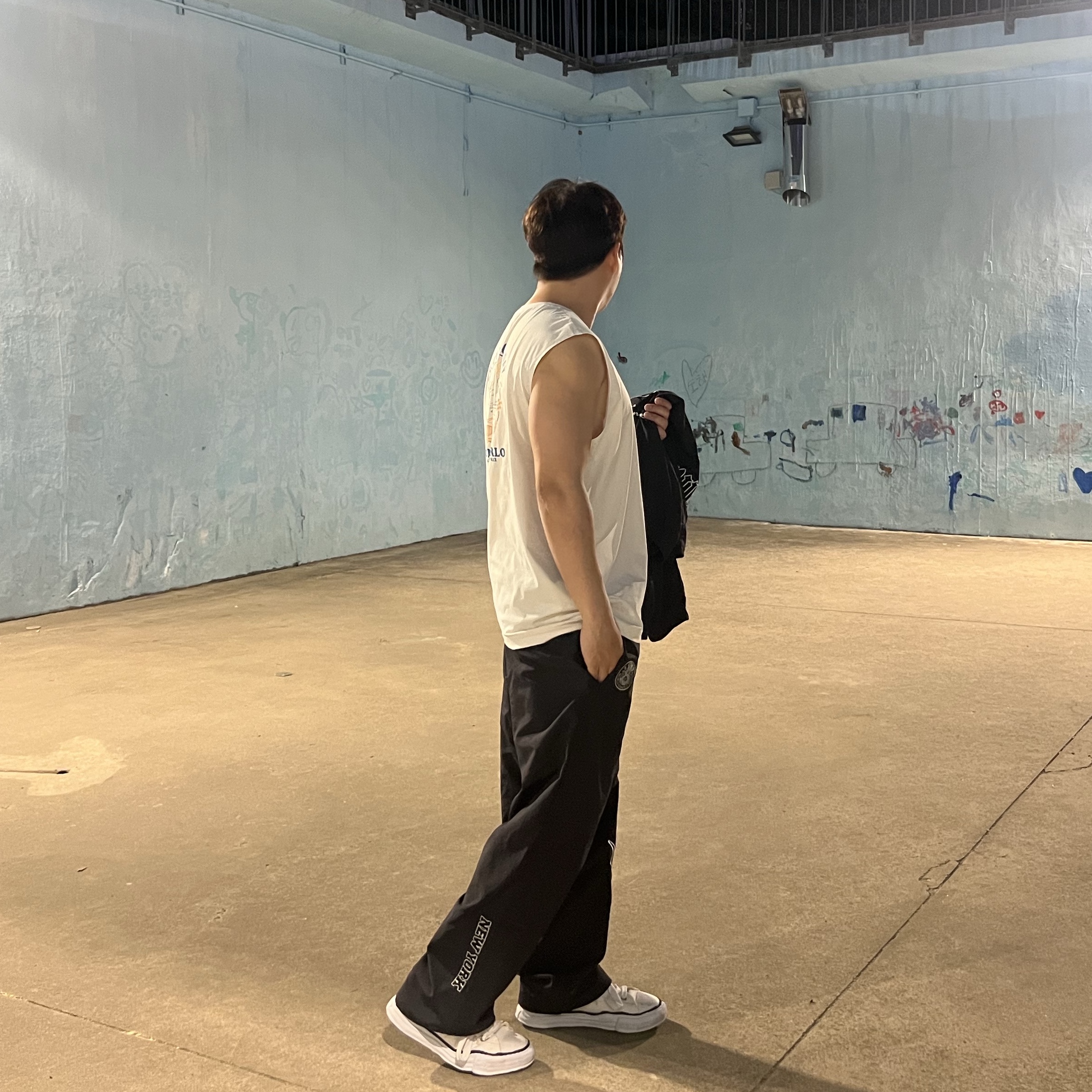 Supreme Old English Track Jacket Black - 25SS, Supreme Old English Track Pants Black - 25SS 착용 스타일 - 2