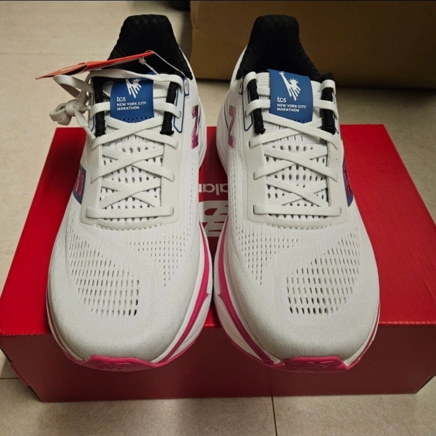 New Balance Fresh Foam X 1080v14 White Hi Pink - D Standard 착용 스타일 - 1
