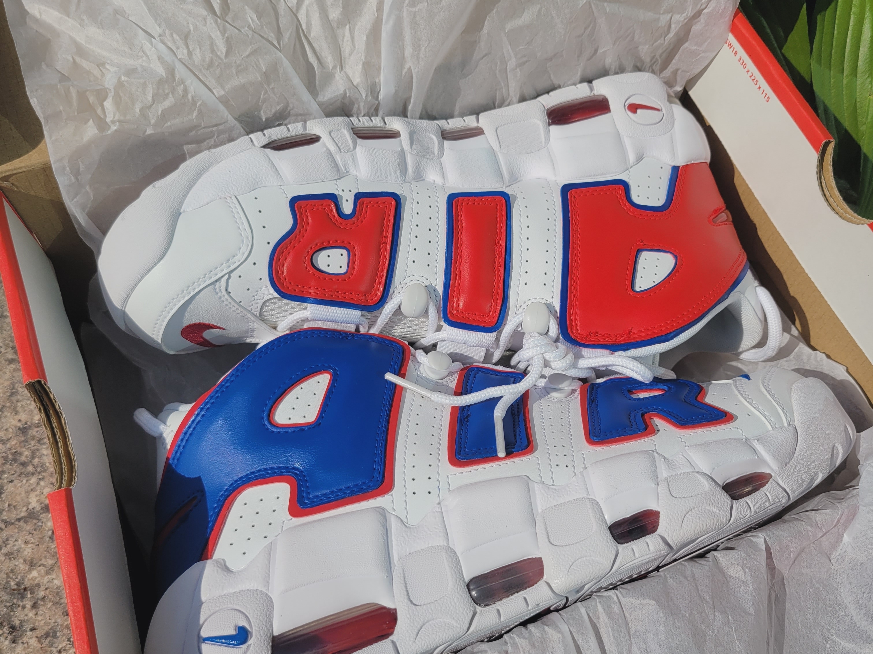 Nike Air More Uptempo White Varsity Red 2018 착용 스타일 - 1