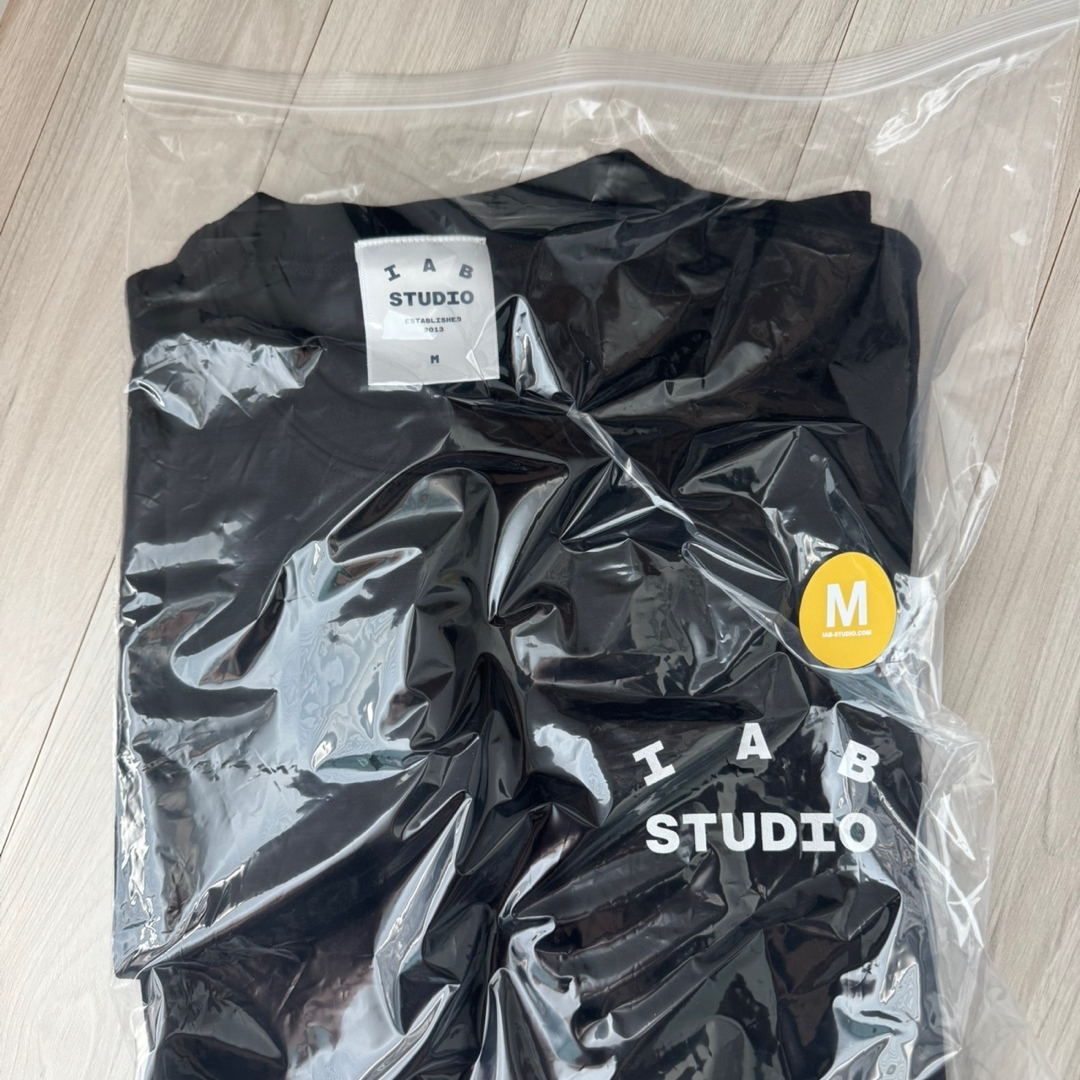 IAB Studio Basic T-Shirt Black White 착용 스타일