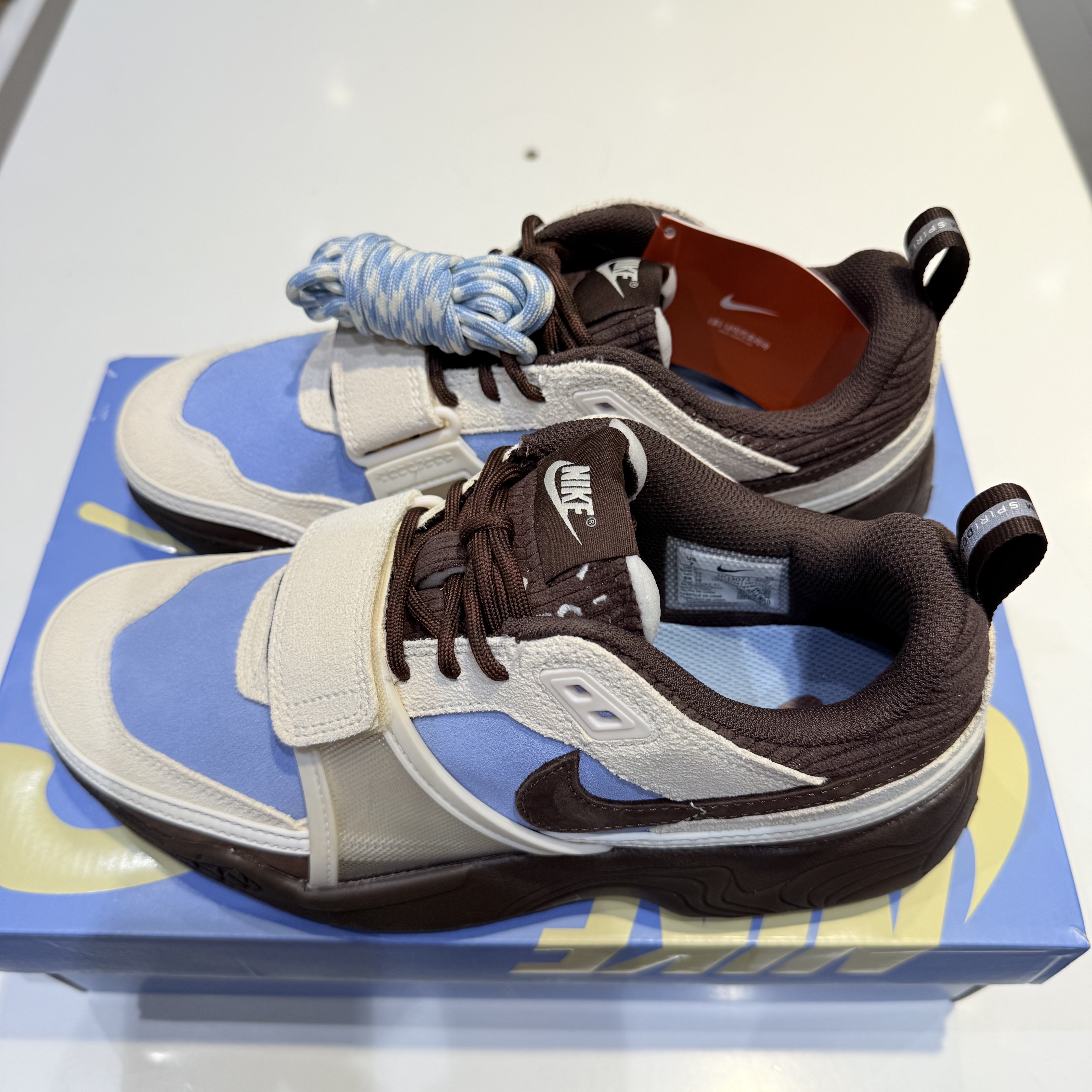 Nike x Travis Scott Zoom Field Jaxx Pale Ivory and Leche Blue 착용 스타일 - 2