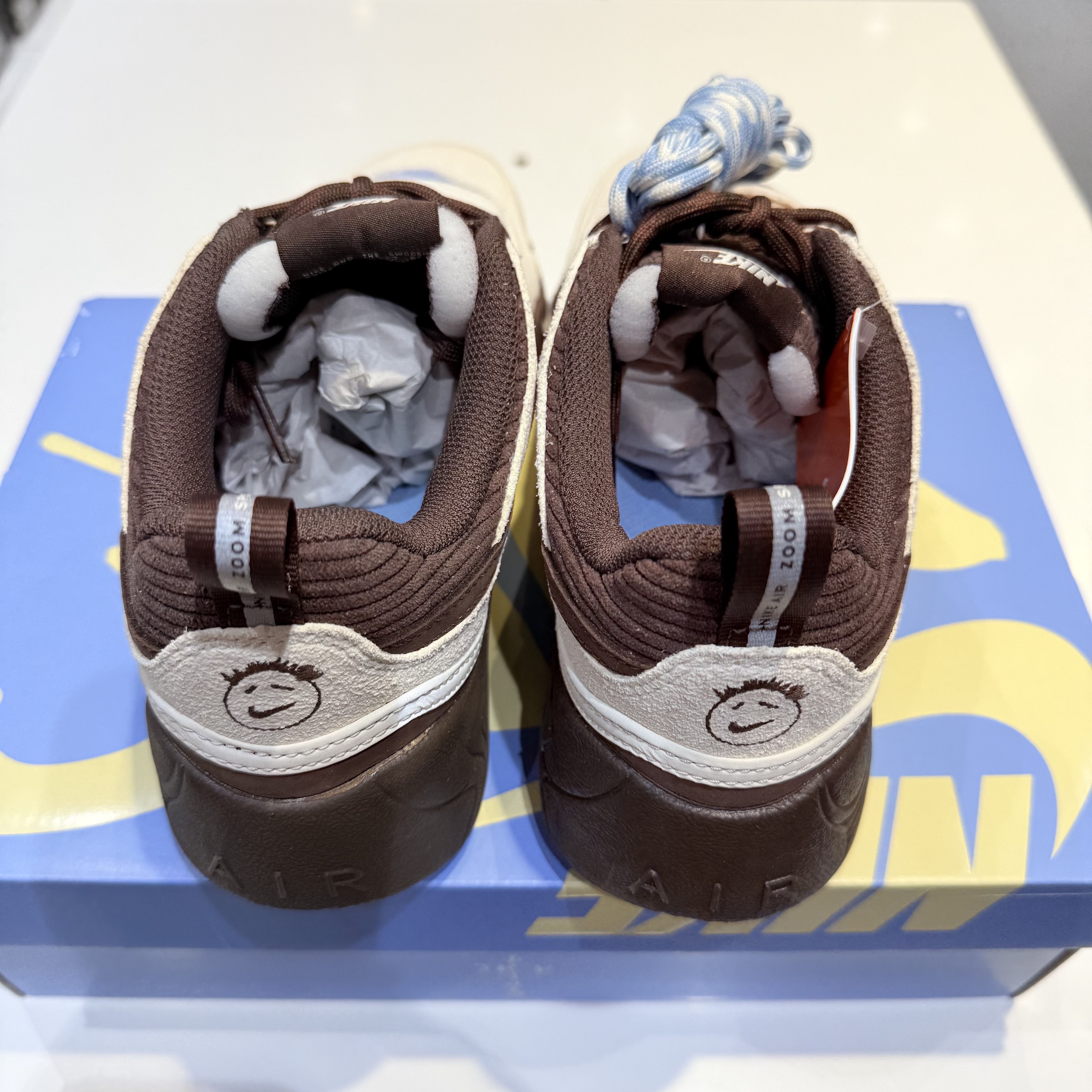 Nike x Travis Scott Zoom Field Jaxx Pale Ivory and Leche Blue 착용 스타일 - 3